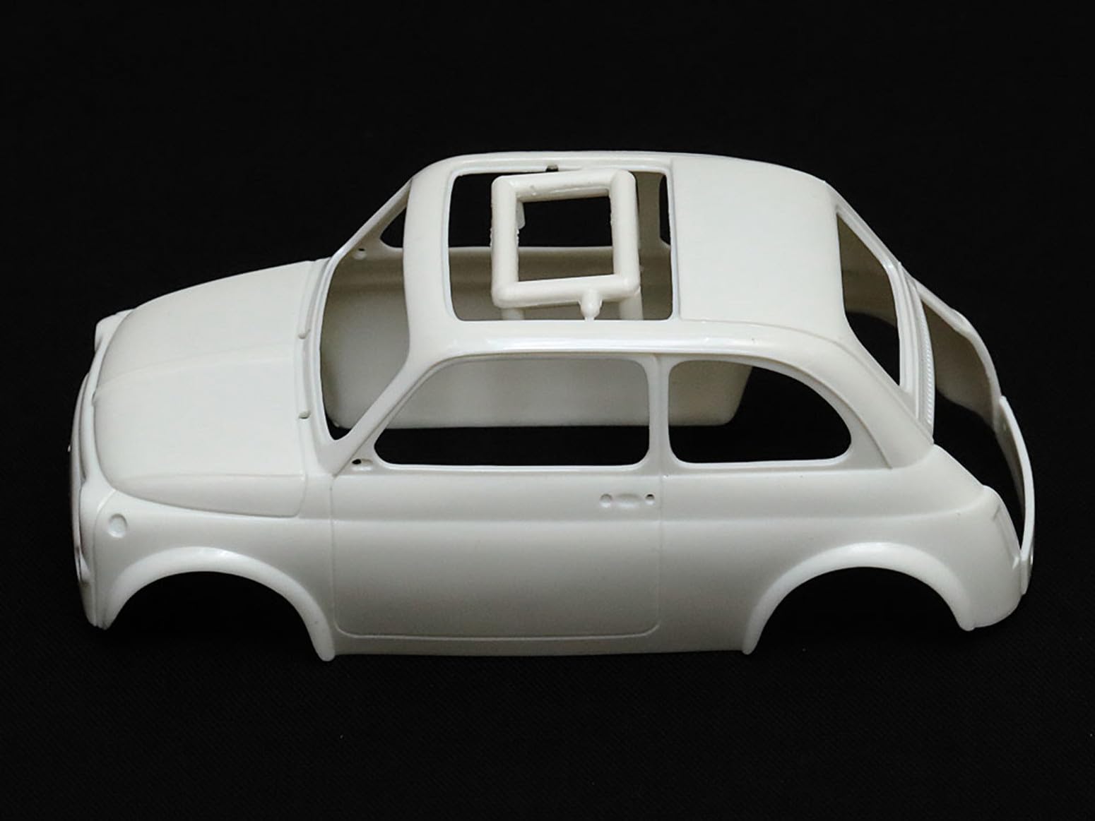TAMIYA 24173 1:24 FIAT Abarth 695 SS - Kit di Costruzione in Plastica, Hobby, Artigianato, Modellismo