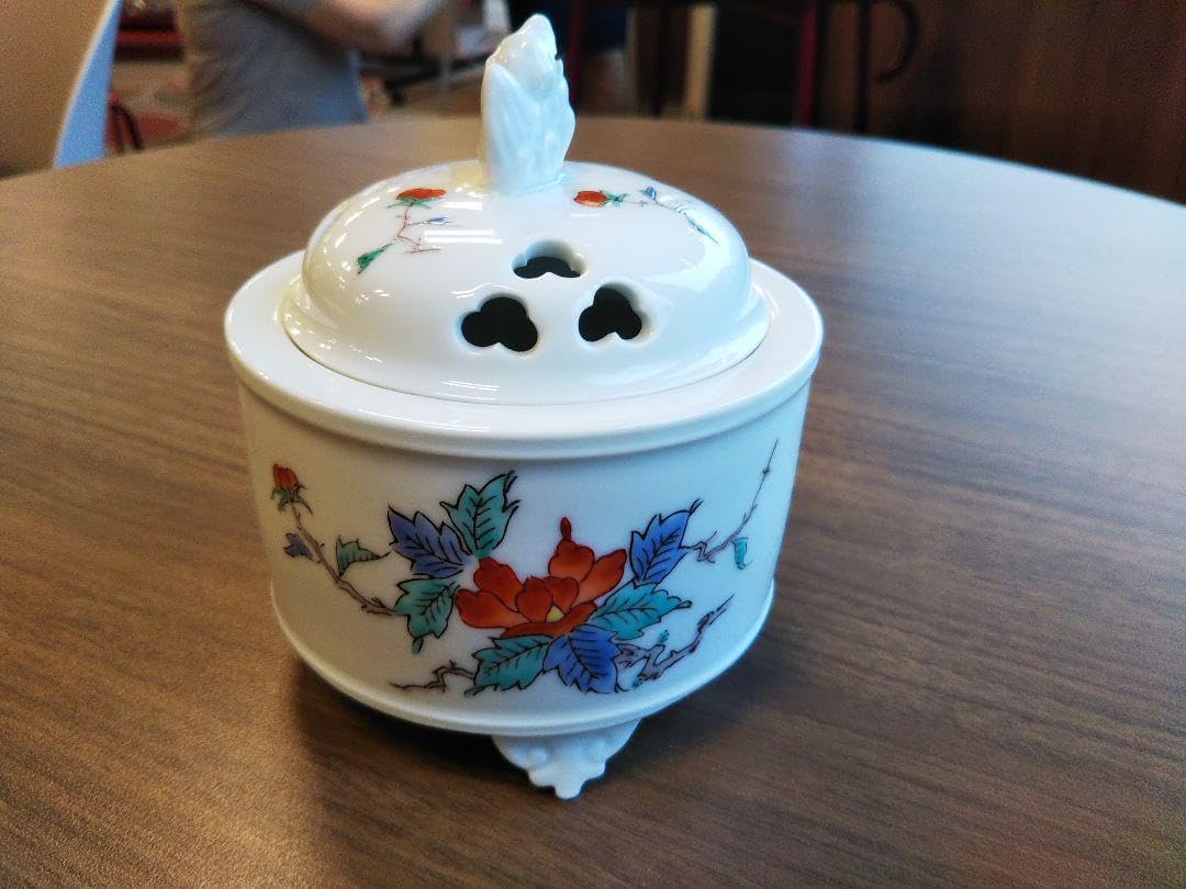 ◎美品◎ 伊万里　鍋島焼　香炉　大秀作　白磁　丸小香炉七宝透　共箱 Amazon.co.jp: ◎◎ 伊万里 鍋島焼 香炉 大秀作 白磁 丸小香炉七宝透