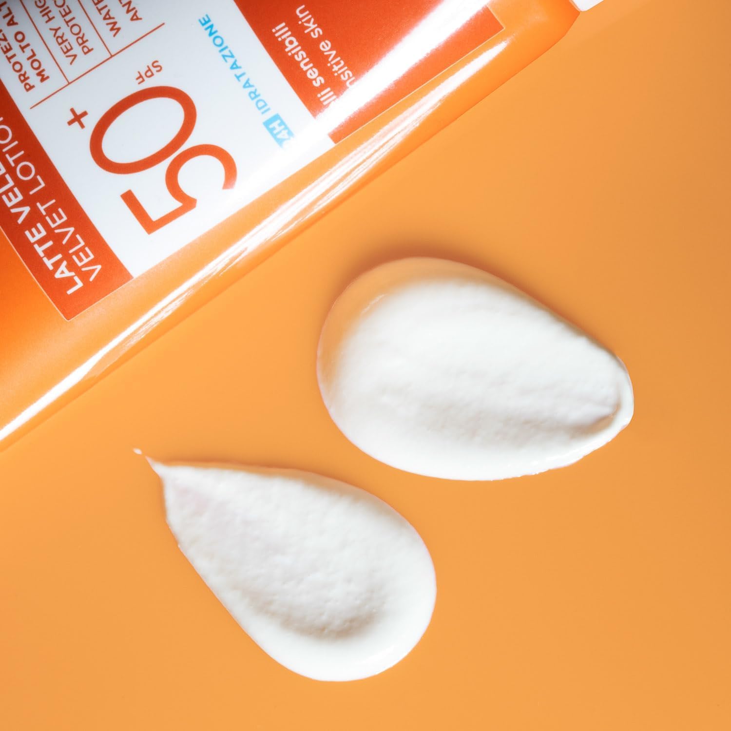 Rilastil Sun System Latte Vellutato, Emulsione Fluida dalla Texture Vellutata per Pelli Sensibili, Resistente all'Acqua, SPF 50+, 200ml