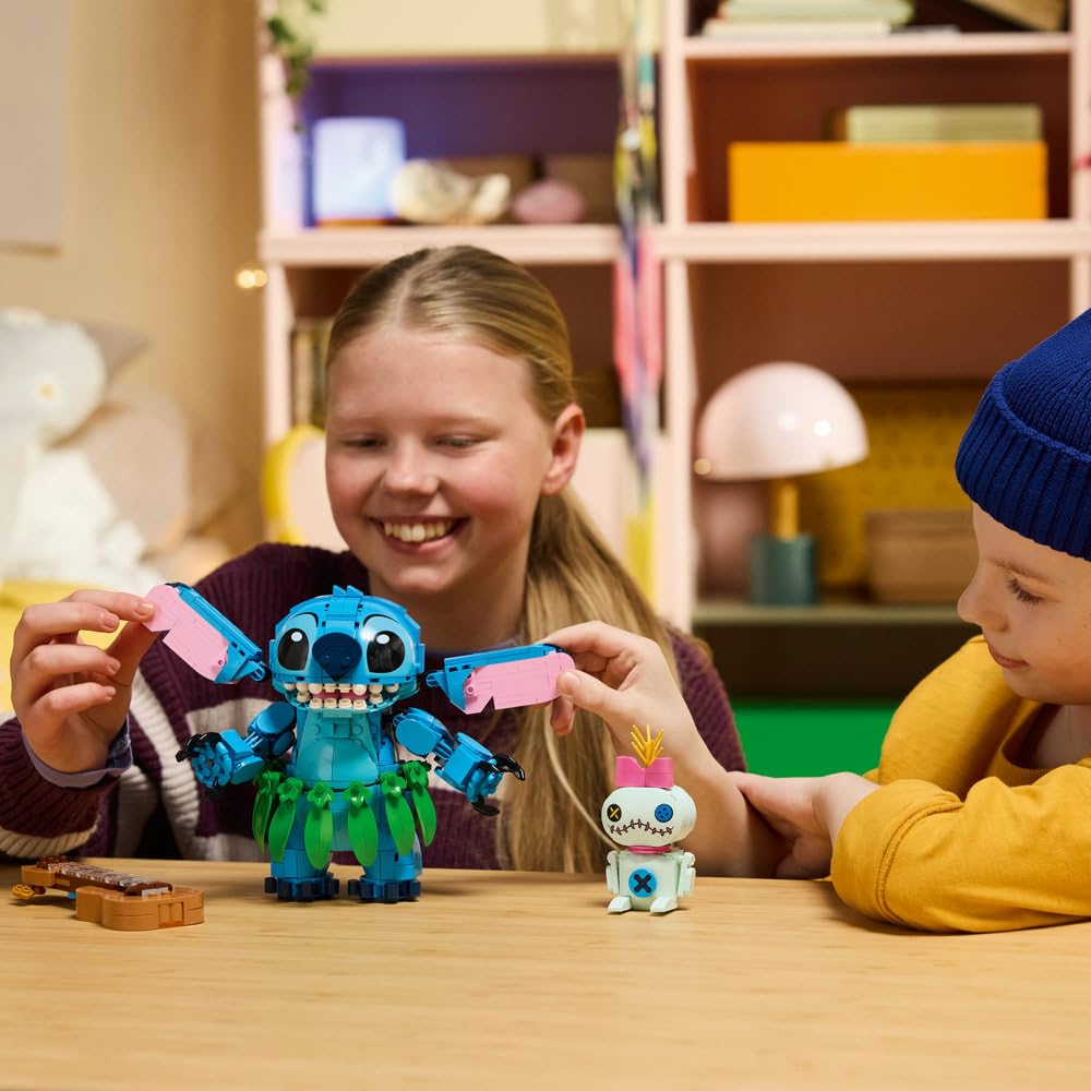 LEGO ǀ Disney Stitch i Strupka 43296 | Kolekcjonerskie figurki Disneya, zabawka dla 9-latki, prezent dla dziewczynki i chłopca, klocki dla dzieci, 713 elementów