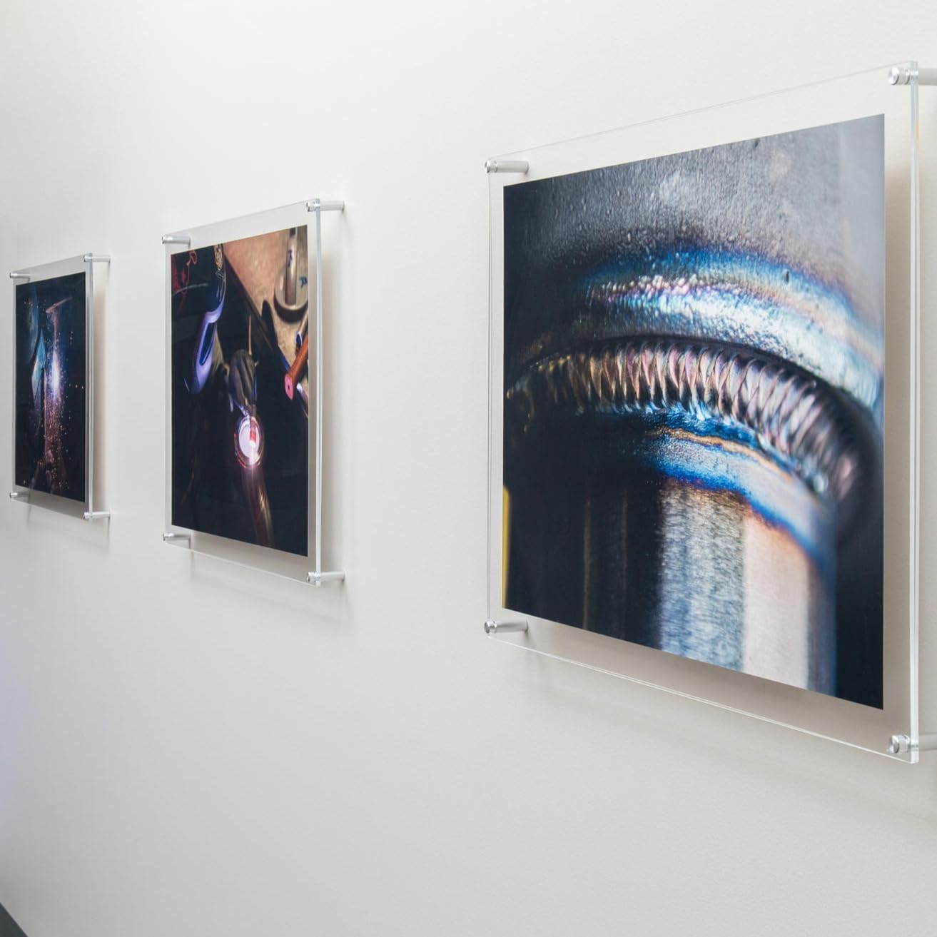 Wexel Art 18x24" Clear UV Grade Acrylic Floating Picture Frame Double Panel Photo Display with Silver Hardware for Hanging Contemporary Art and Images on Wall