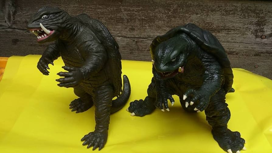 Amazon | ガメラ フィギュア 2体 | フィギュア・ドール 通販