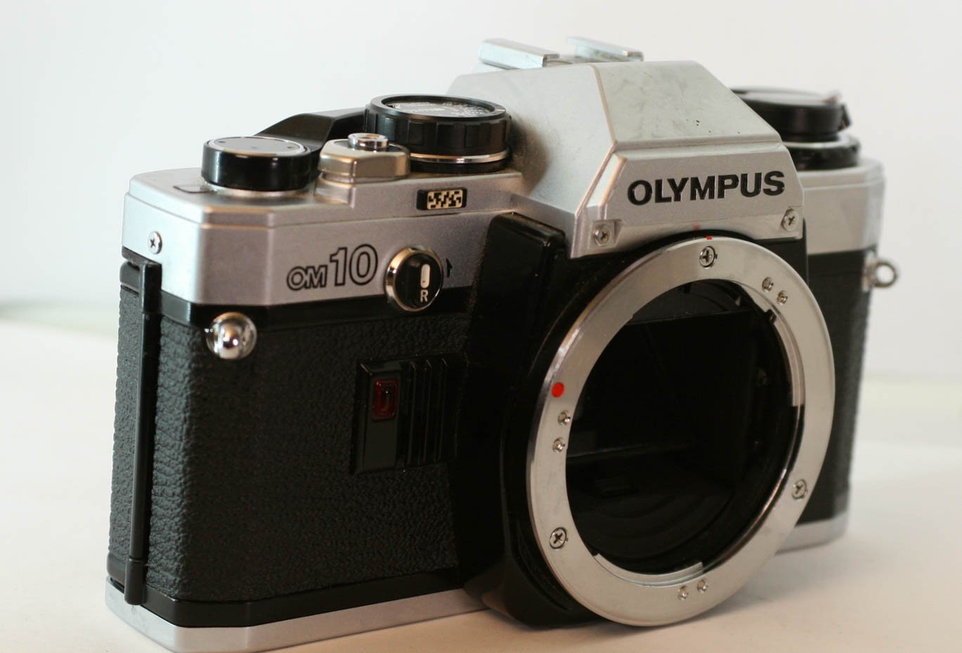 Amazon | OLYMPUS OM-10 シルバー | 一眼レフカメラ 通販