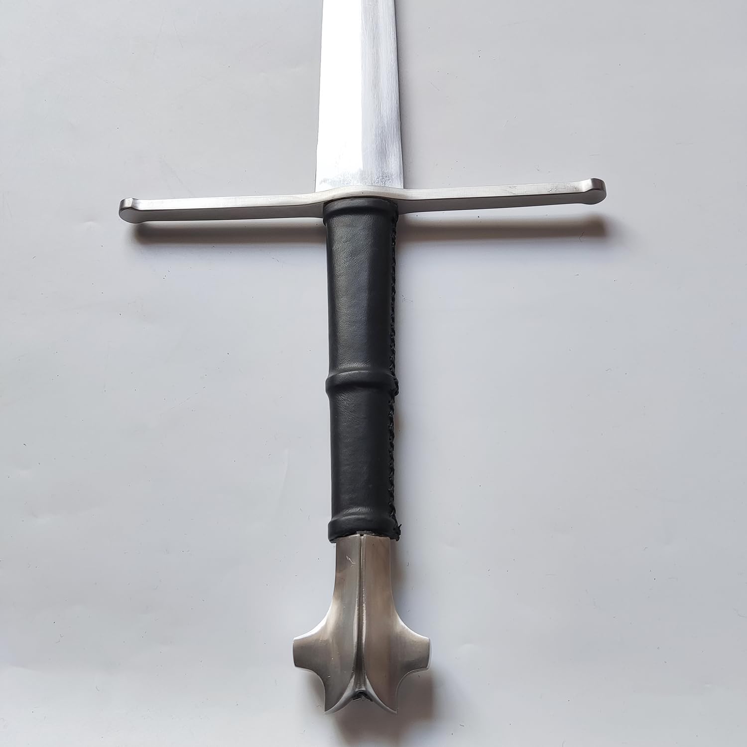 123 cm mittelalterliches schwarzes westliches Langschwert mit Scheide für den Außenbereich, zum Üben, für die Sammlung