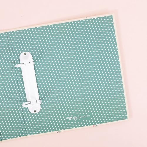 Miniatura 3 de Craftelier - Álbum de cartón forrado estampado de ciervo y acebo (6" x 8") - Todo lo que necesitas es Navidad  Sistema de 2 anillos de metal blanco