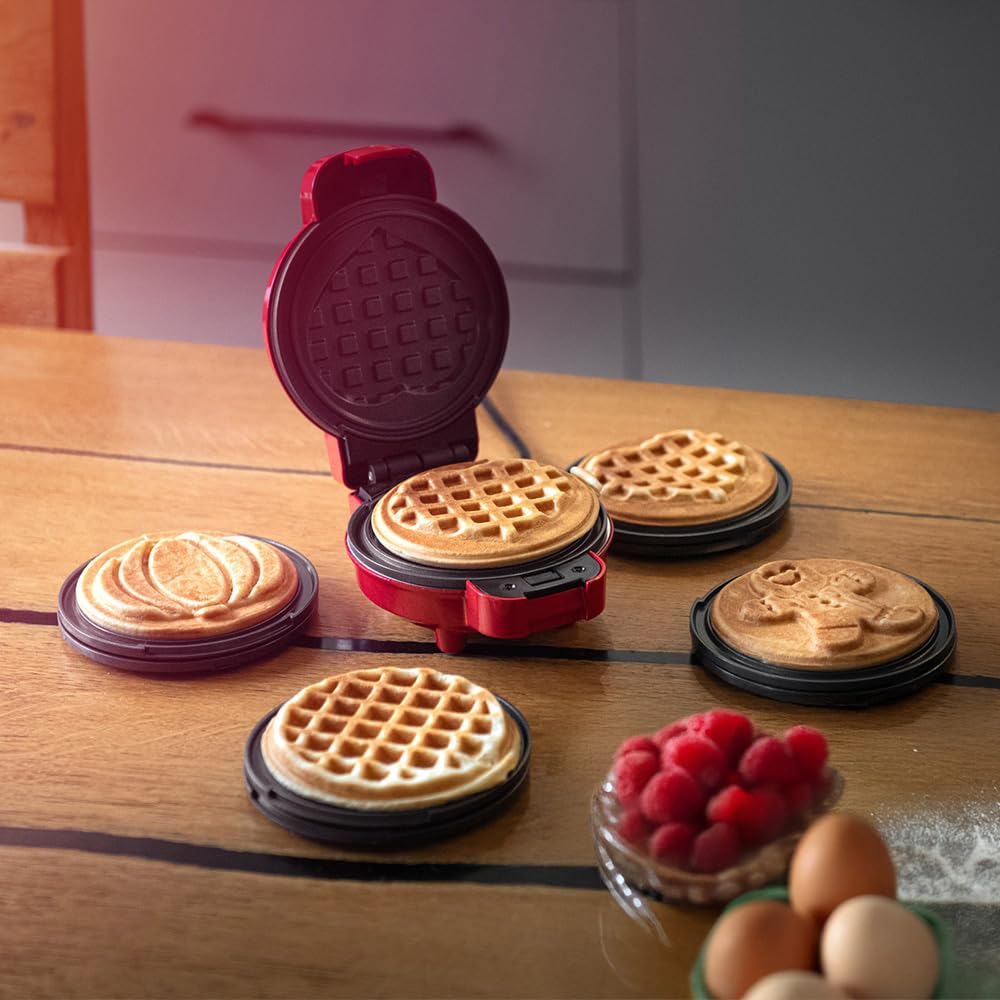 LEHMANN Mini Gofrera con Placas Intercambiables, Formas de gofre - Calabaza, Muñeco de Jengibre, Corazón y Clásica, Revestimiento Antiadherente, para fiestas infantiles y reuniones familiares, Rojo