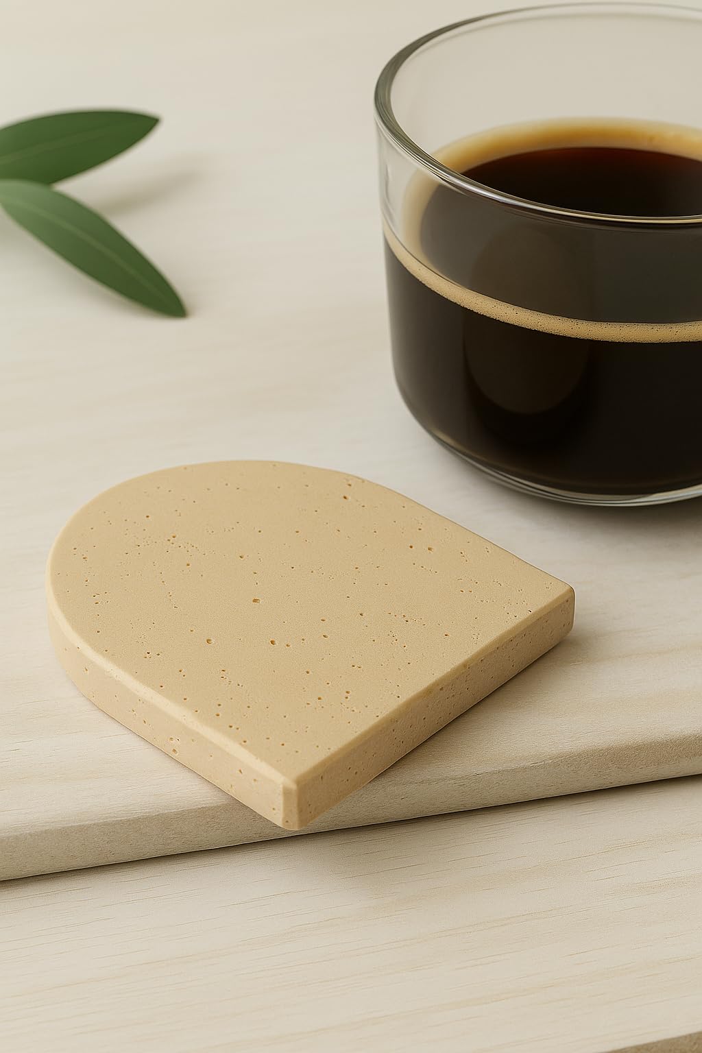 Zestaw 4 podstawek z naturalnego trawertyna - kształt kropli, nowoczesny design - włoskie rzemiosło, eleganckie na stół, do kuchni, salonu, baru - odporne na zarysowania, odporne na plamy