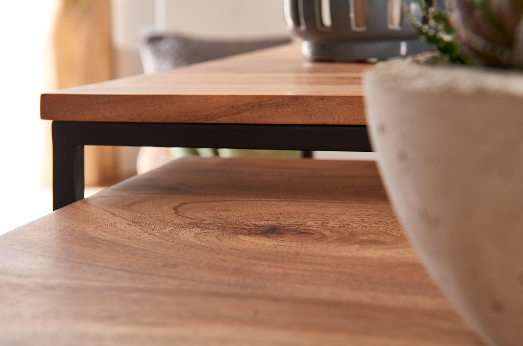 FineBuy Couchtisch 2er Set Akazie Massivholz quadratisch · Wohnzimmertisch Set mit schwarzem Metallgestell · Handgefertigte Beistelltische im modernen Industrial Design Satztisch Braun