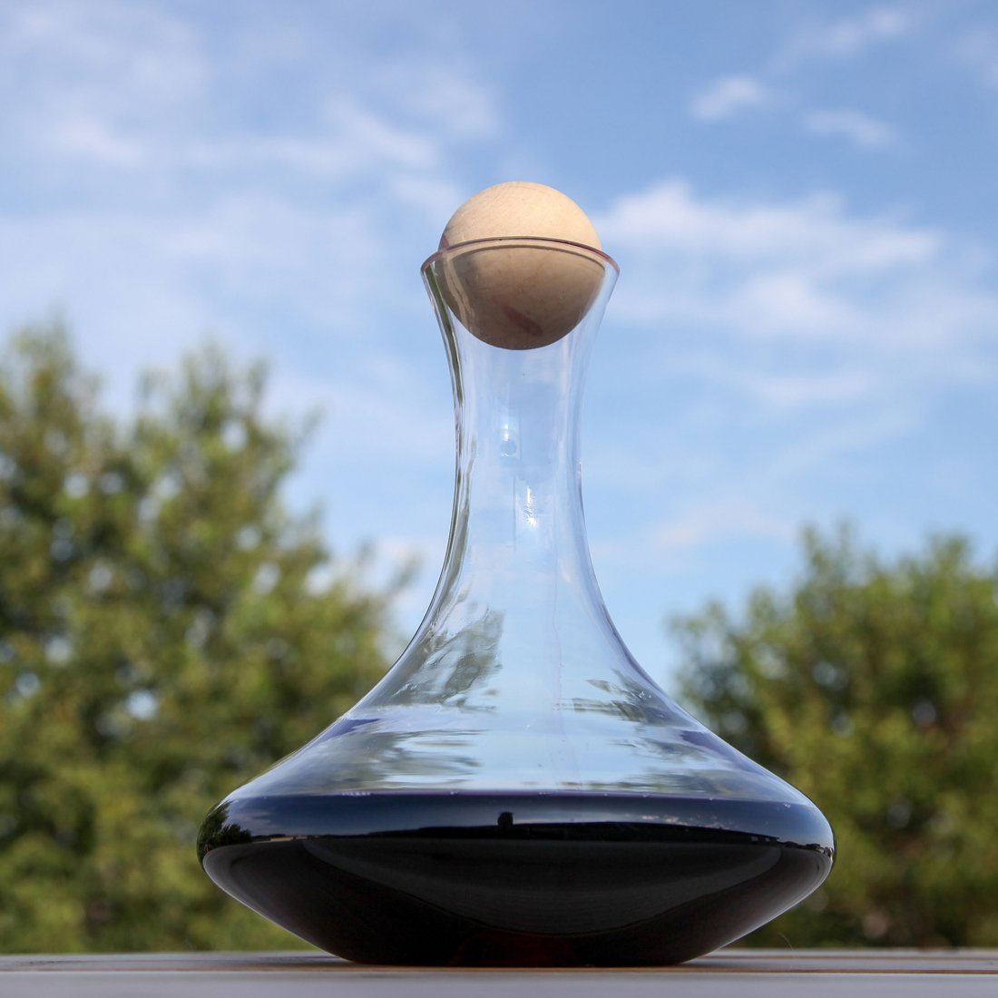 Decantador de vinho de vidro clássico com tampa de esfera de