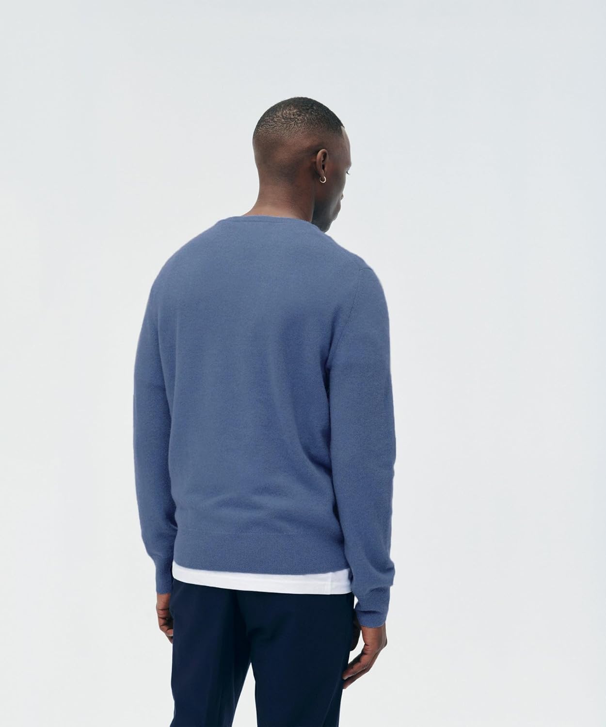 Naadam Men's Original Cashmere V-Neck Sweater - Image 3