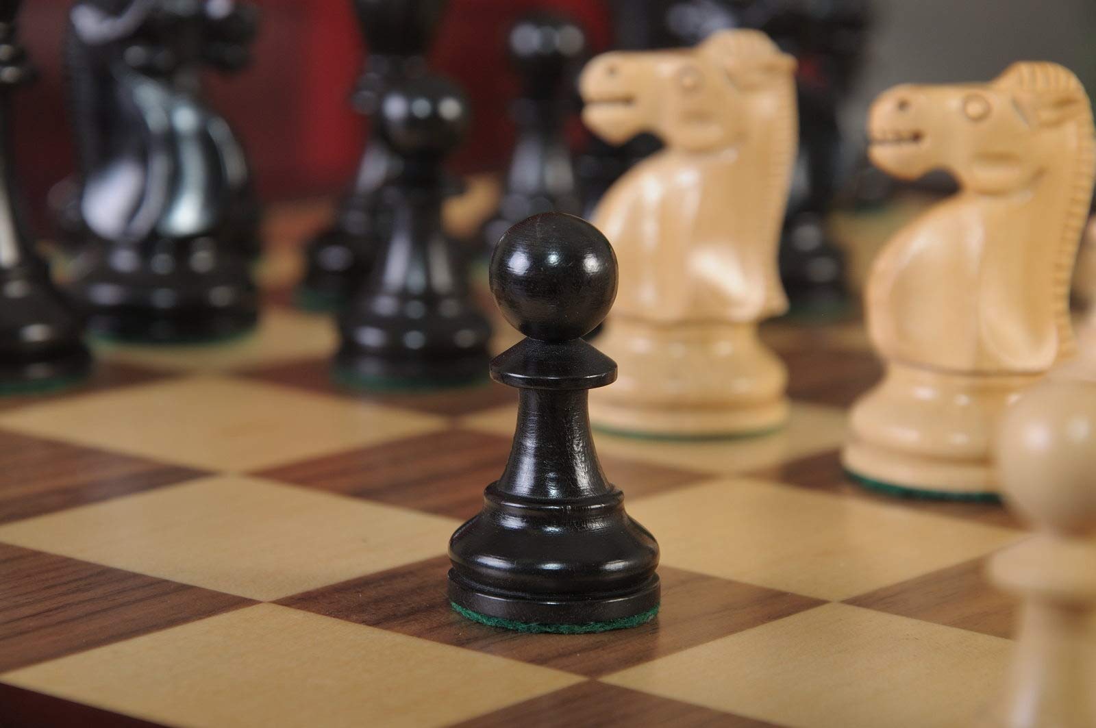 The House of Staunton The Reykjavik II Series Library Chess Set and