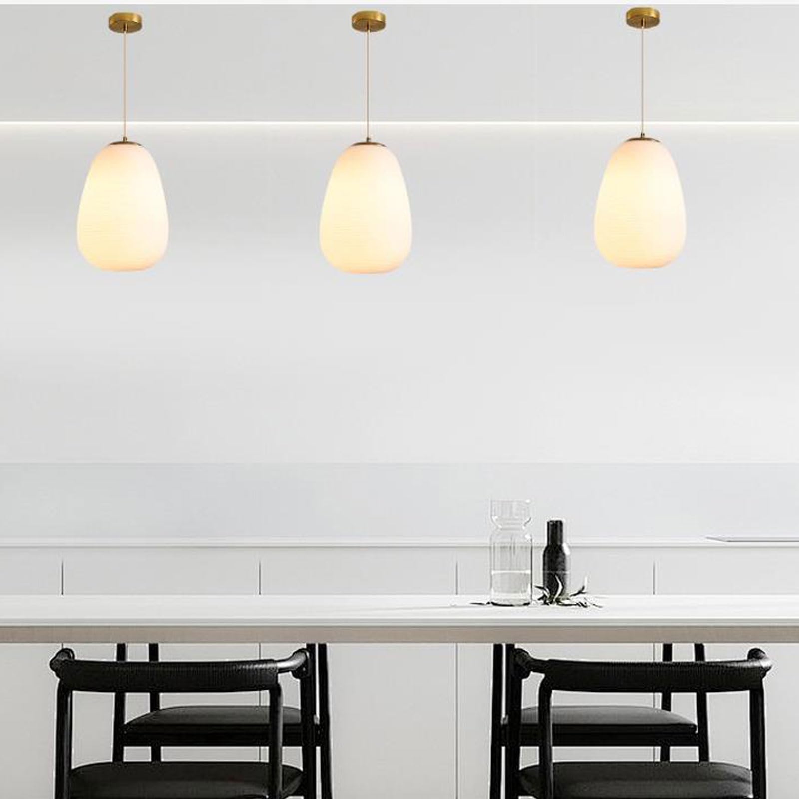 Lampada a sospensione E26 a testa singola con luce calda, paralume sferico in vetro color crema, lampada moderna per camera da letto, balcone, adatta per caffè e isole cucina.