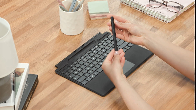 Amazon.com: Microsoft Surface Pro Signature Keyboard with