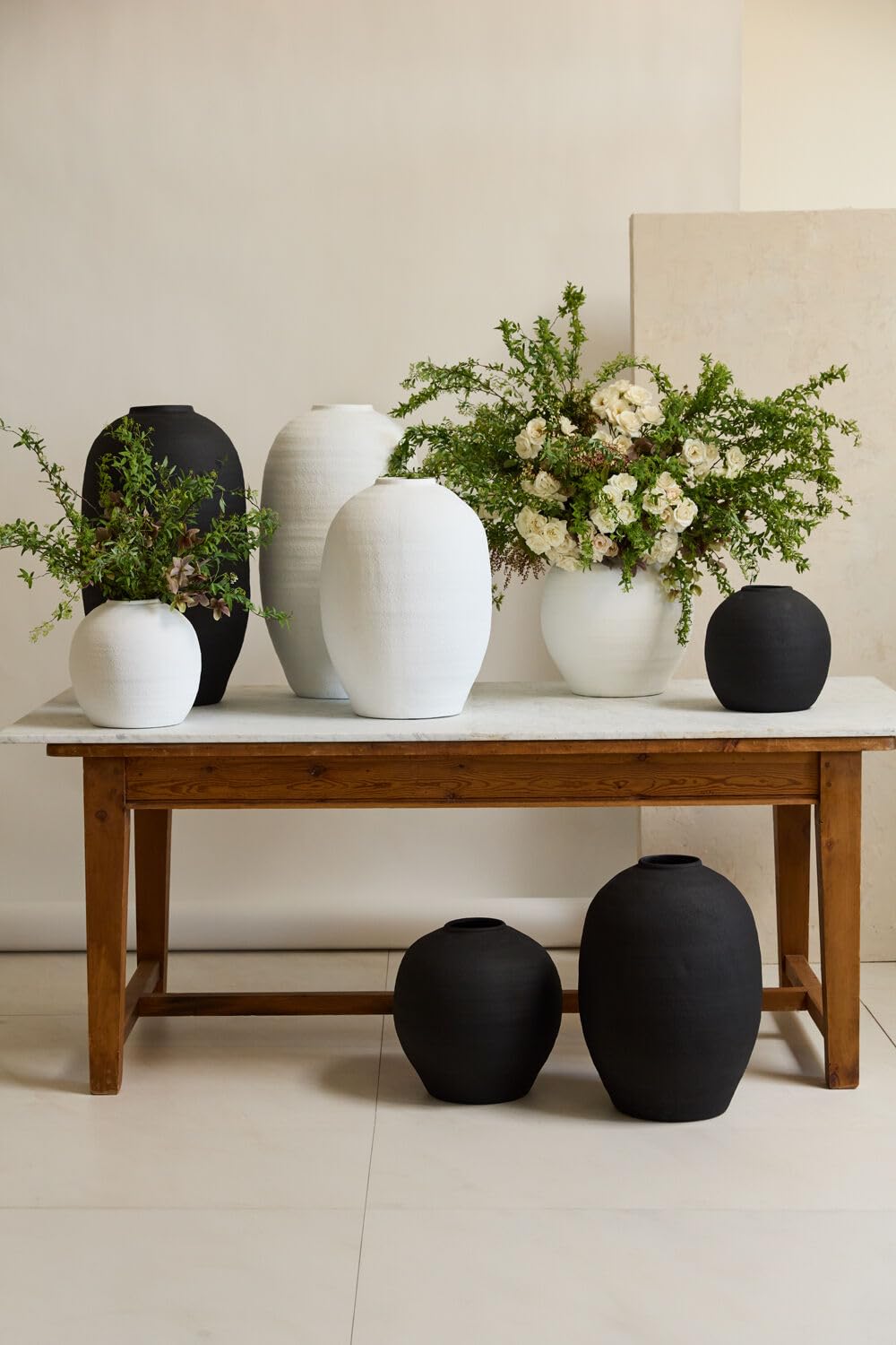 Vaso moderno in cristallo, vaso rotondo in cemento testurizzato in nero o bianco, disponibile in medie e grandi, accento decorativo per composizioni floreali e decorazioni per la casa (bianco, grande)