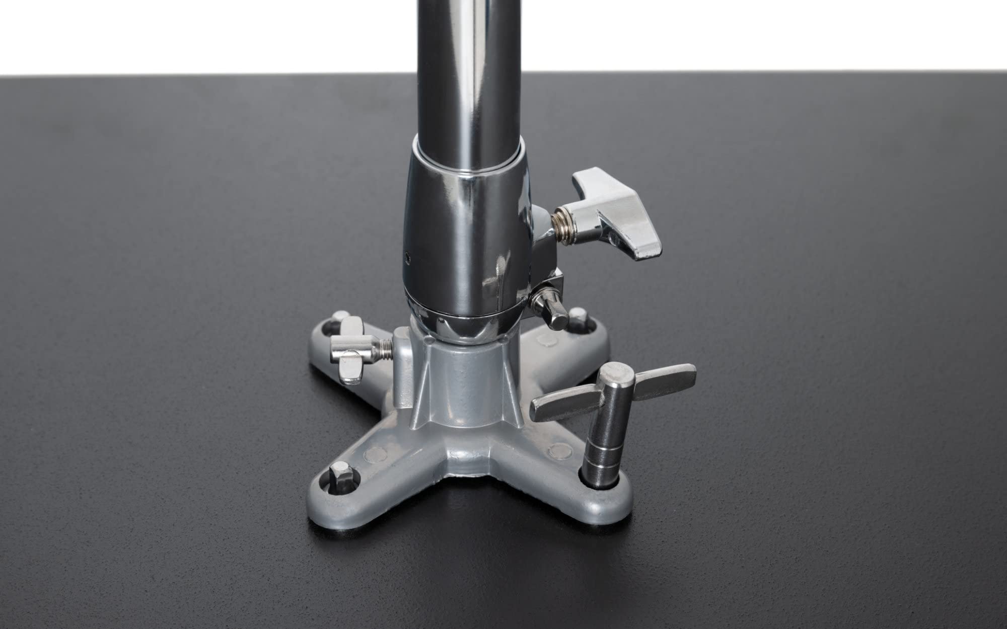 XDrum UPT1 Universal Percussion Table - Höhenverstellbarer Ablagetisch - Größe: 56 x 40 cm - Weicher Filzboden - Stabile Dreibein-Konstruktion - Ideal für Musiker, Mixer, Laptop uvm. - Schwarz