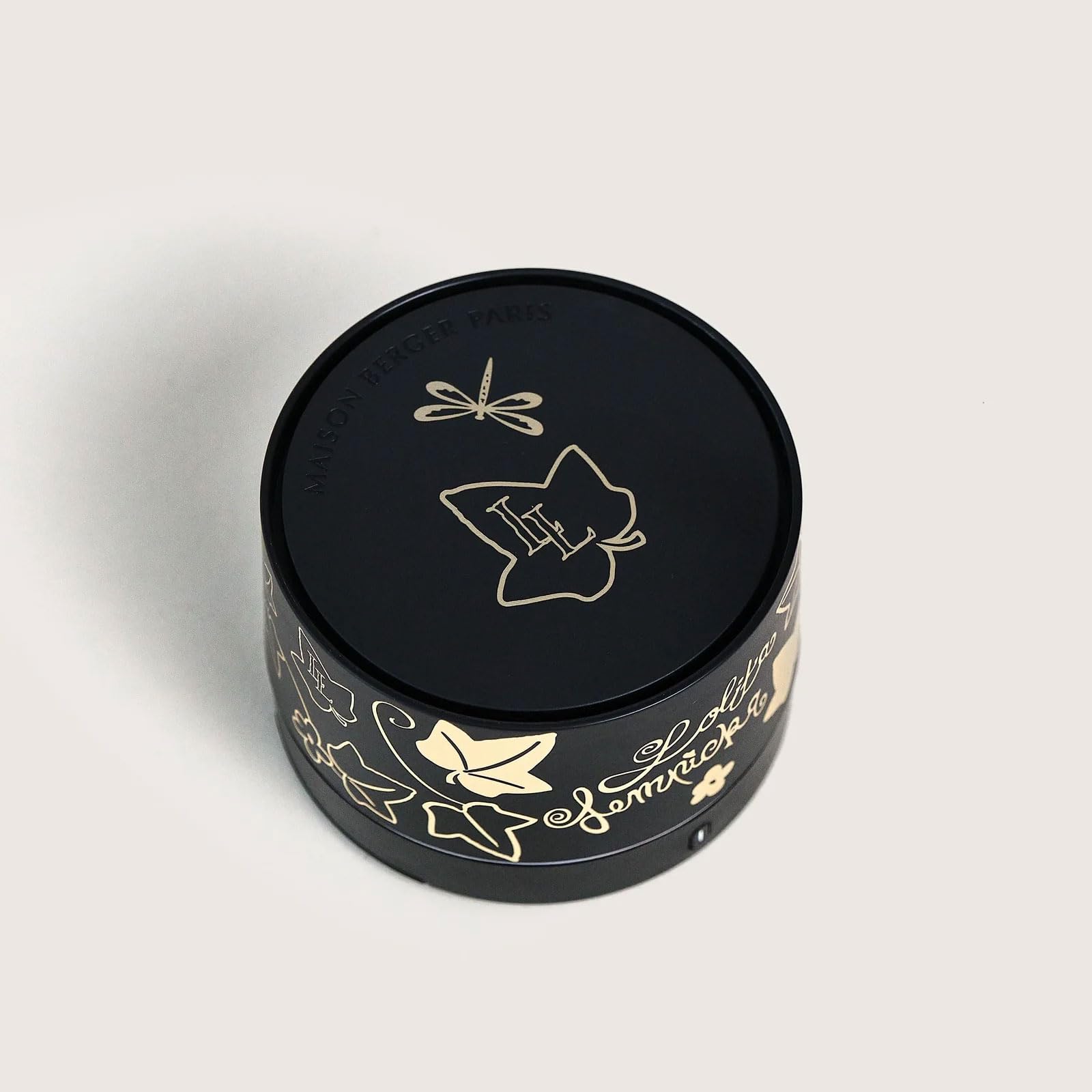 Lampe Berger - Diffusore Elettrico NOMADE Ricaricabile- Con Piastrina in Ceramica Profumata, Funzione Wireless per un Comodo Utilizzo anche Fuori Casa (Lolita Lempika Nero)