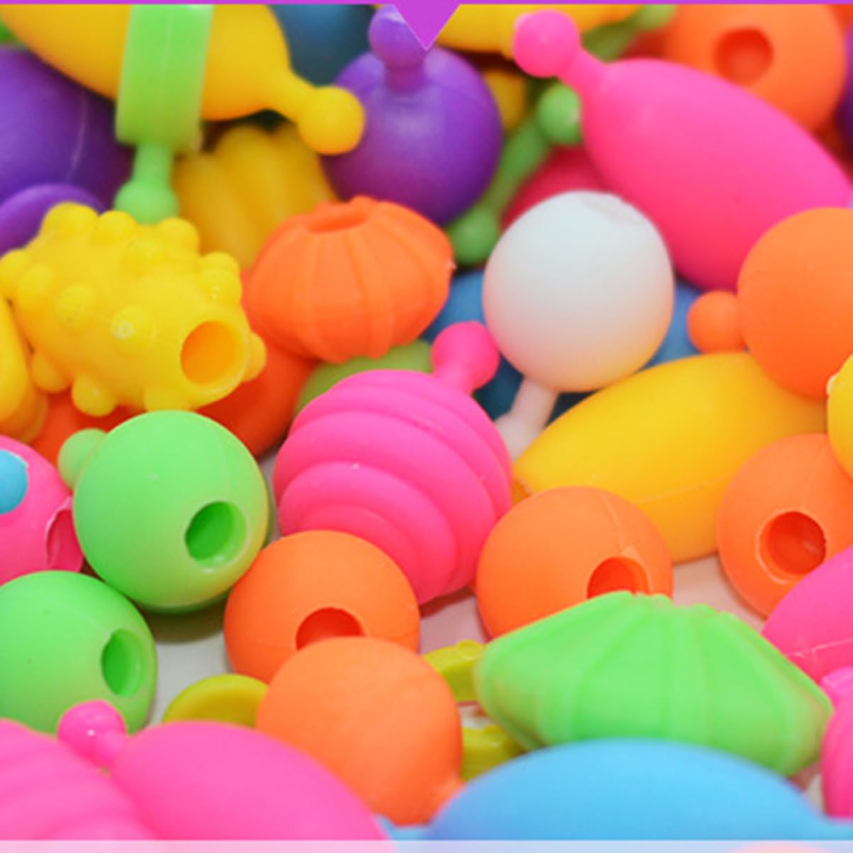 TOYANDONA Juego de Cuentas de Plástico DIY para Niñas, Caja Organizadora 550 Piezas, Pulseras y Collares Artesanales, Manualidades Creativas para Niños, Set de Bricolaje Infantil