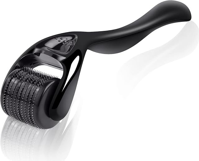 URAQT Derma Roller, Wałek do pielęgnacji brody, Wałek z mikroigłami Titanium 540 dla mężczyzn i kobiet, Wałek z mikroigłami do stymulacji wzrostu włosów, Pielęgnacja skóry twarzy, efekt blizn