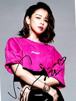 ウー・シンティ直筆サイン入り2Lサイズ写真…Esther Wu Amazon.co