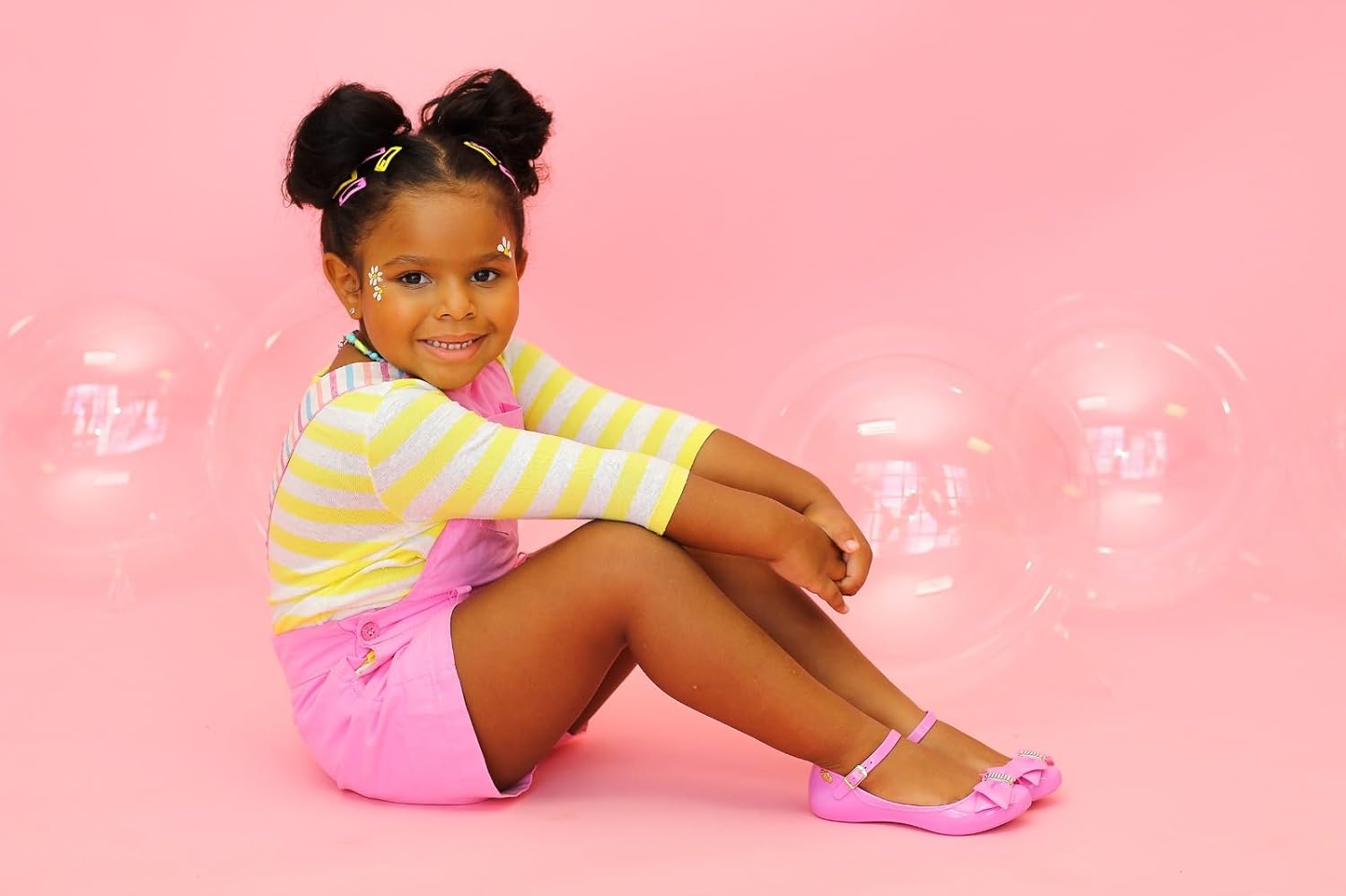 Sapatilha Laço Strass Brilho Infantil Menina Bebê Confortável Ajustável Cheirosa – Charmosinha Chic em promoção! Veja a oferta e mais achadinhos de Sapatos Infantis 6 Hoje é o melhor dia para comprar Sapatilha Laço Strass Brilho Infantil Menina Bebê Confortável Ajustável Cheirosa – Charmosinha Chic com aquele preço maroto! Promoção! Aproveite a oferta! 6