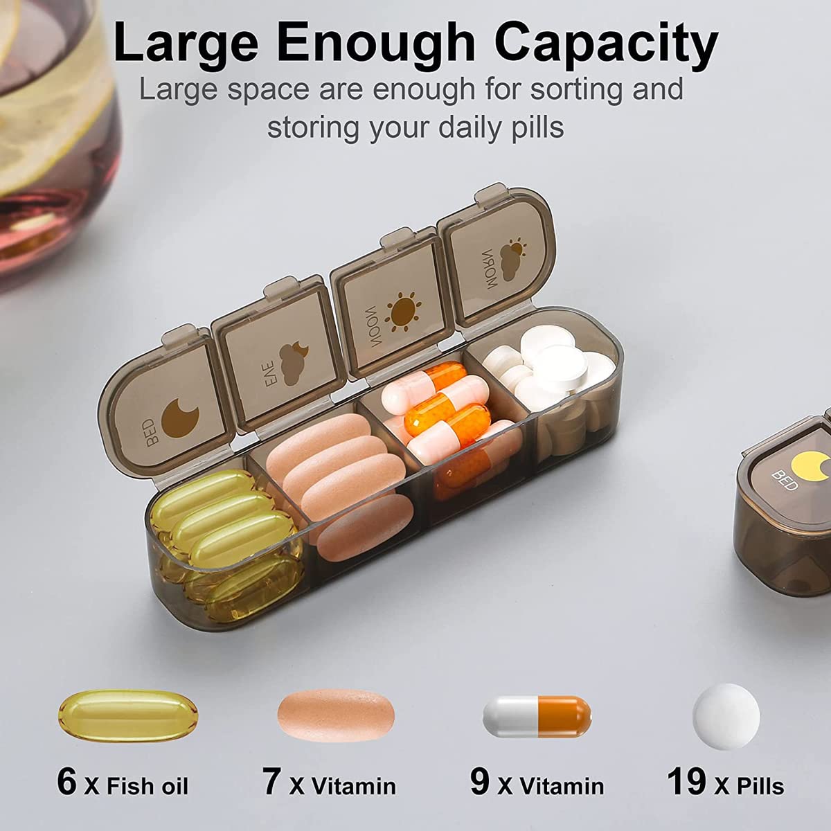 Pilulier hebdomadaire 4 fois par jour, conteneur à médicaments 7 jours avec couvercle, compact, 28 compartiments hermétiques, étanche à l'humidité, poche de voyage quotidienne, ouverture facile