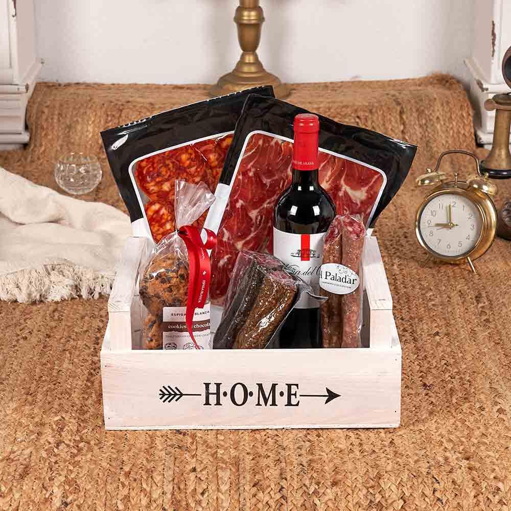 Cesta de Navidad Gourmet - Lote Dt 020-25 / con vino tinto Rioja, jamón reserva, longaniza, chorizo ibérico, fuet y dulces de chocolate en bandeja blanca regalo