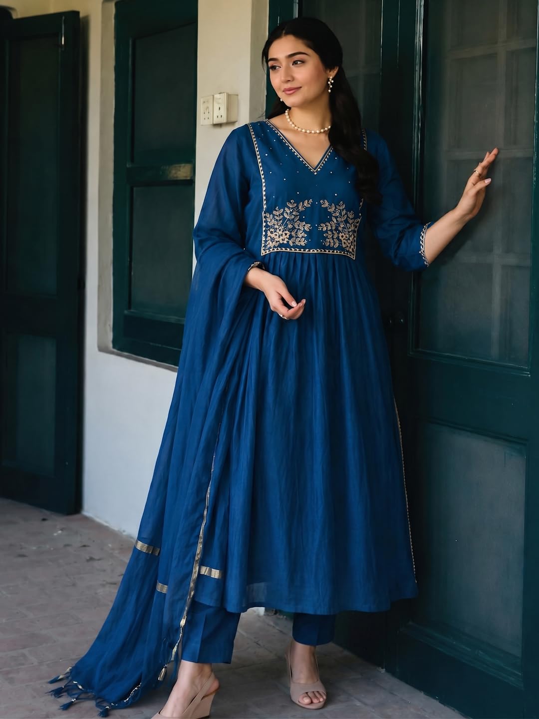 ANNI Designer Ensemble Kurta en viscose mélangée avec pantalon et dupatta pour femme | Tenue ethnique trois pièces pour femme | Col en V et manches 3/4 Long Kurta Pant Dupatta Ensemble