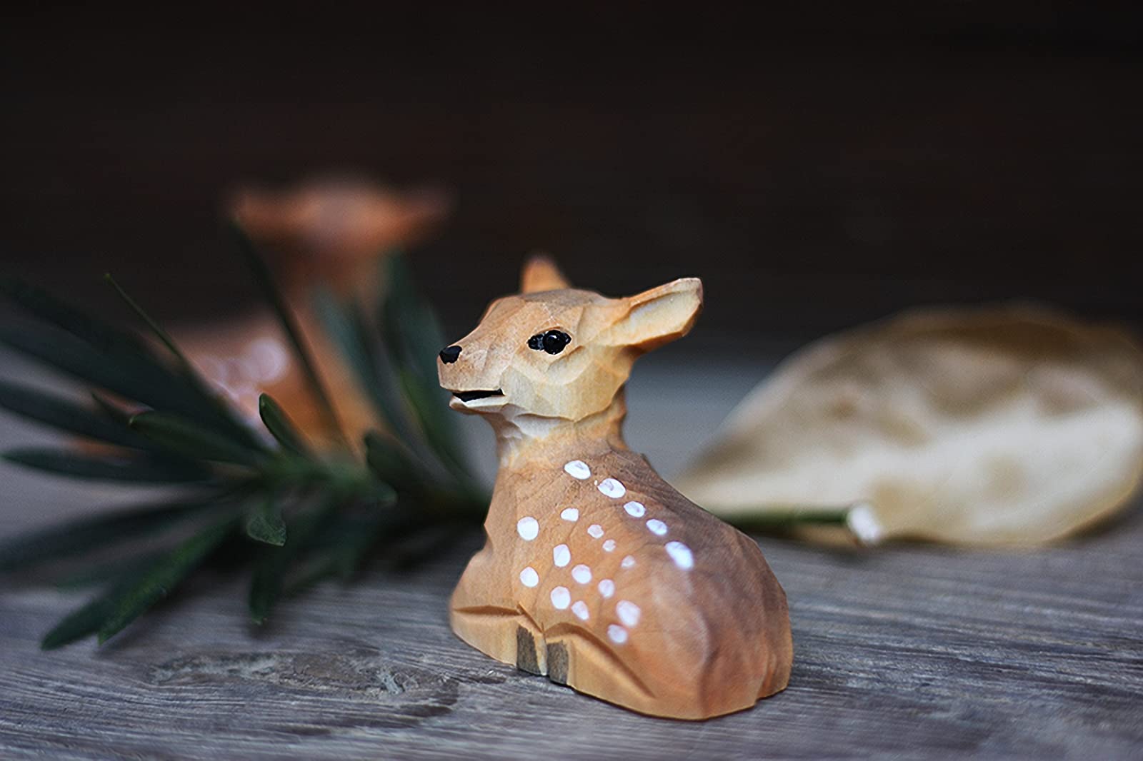 Amazon.co.jp: 手彫り 木製 シカ 鹿 置物 森の鹿 トナカイ 手描き