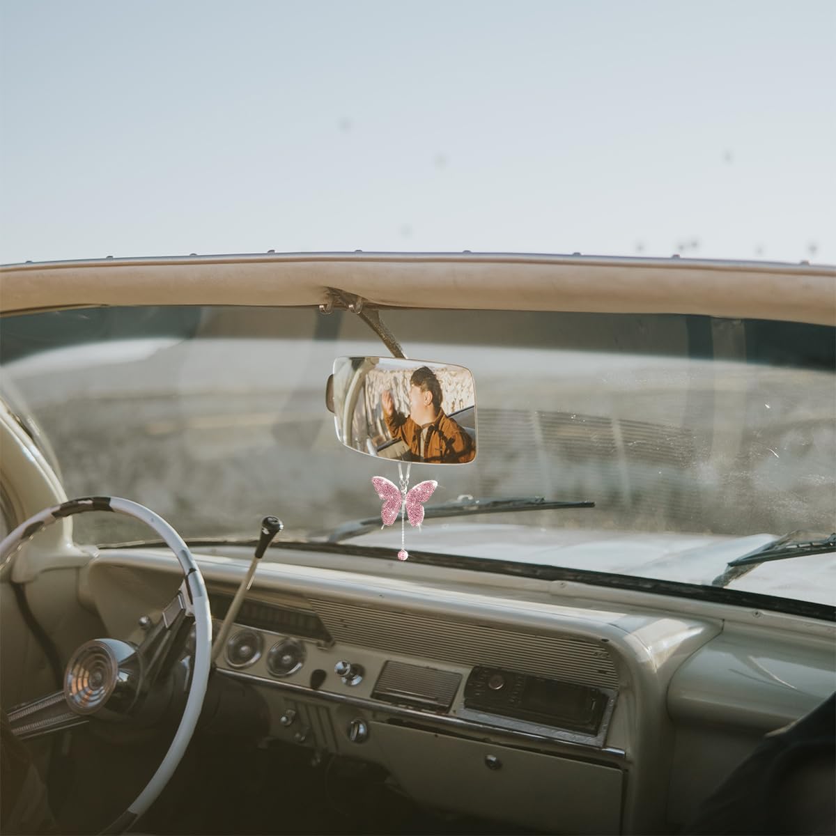 JNNJ Ciondolo a farfalla con diamanti per specchietto retrovisore dell'auto, accessori luminosi da appendere sull'auto, decorazione per le donne (rosa)