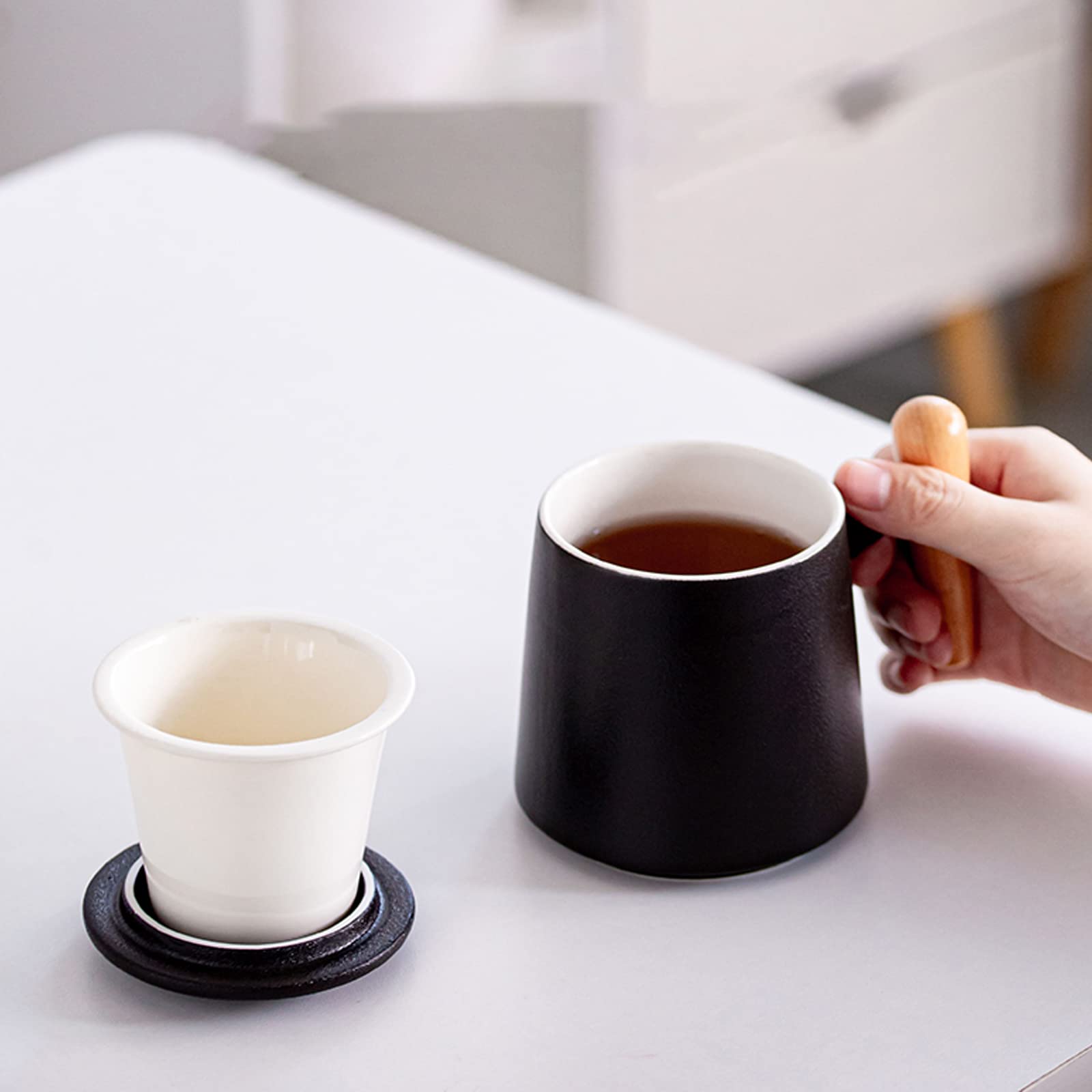 Orientalny ceramiczny zestaw do herbaty Zestaw do herbaty Ceramiczny kubek do herbaty z uchwytem z litego drewna, Porcelanowa filiżanka do herbaty z pokrywką i zaparzaczem, Kubek z zaparzaczem, Cerami