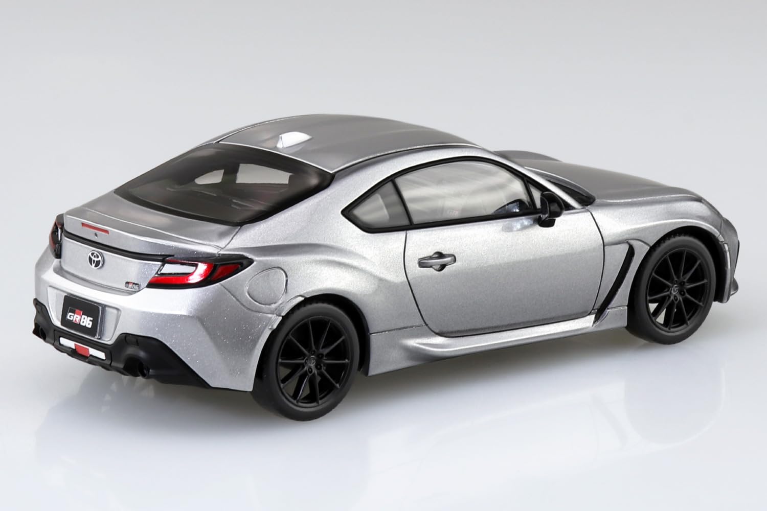Aoshima - Toyota GR 86 Ice Silver Metallic 1/32 Plastic Model Kit