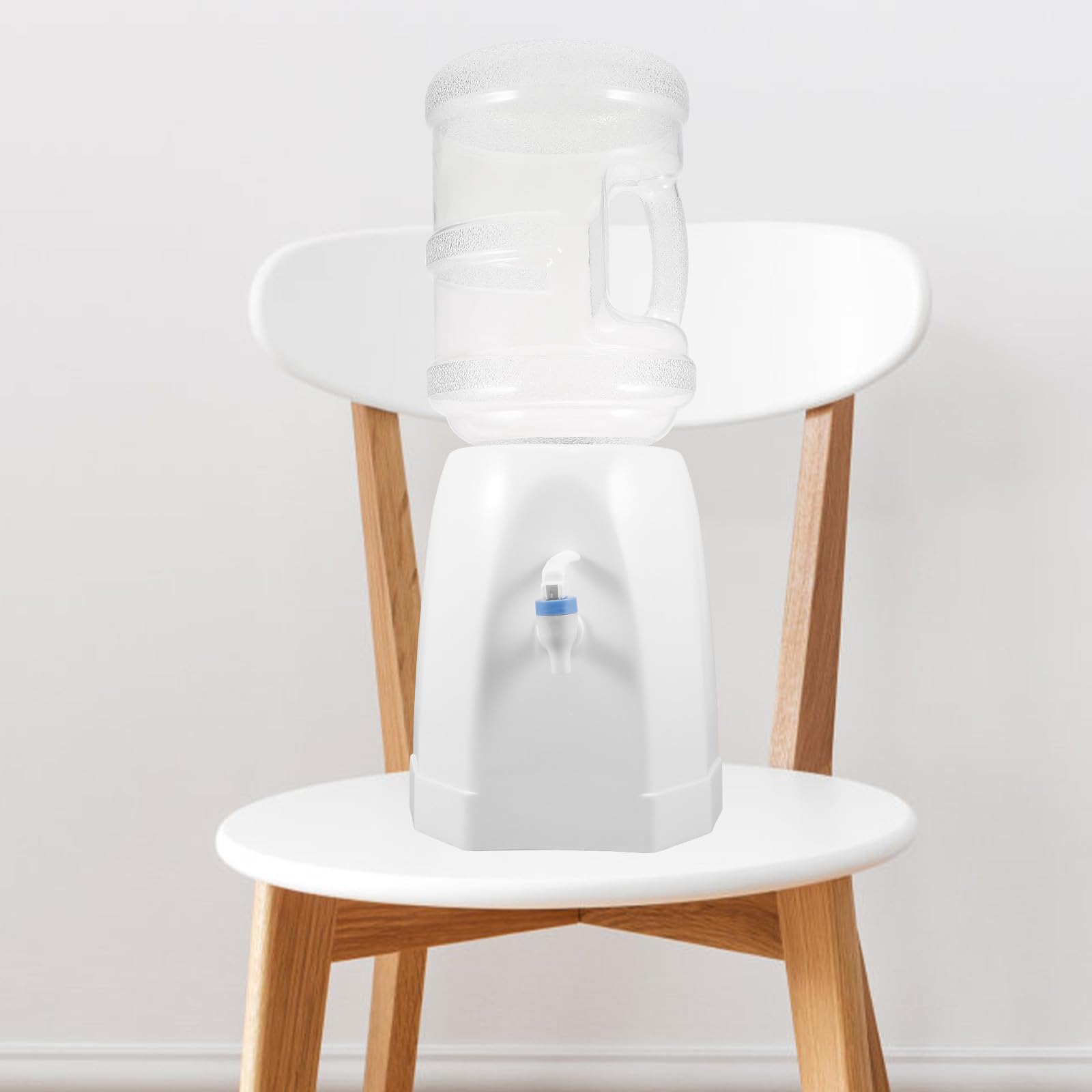 Housoutil Kleiner Wasserspender aus Kunststoff Tragbar und Vielseitig für Außeneinsatz und Wohnheim Geeignet Weiß Kompakter Tisch Kaltwasserspender mit Elegantem Design