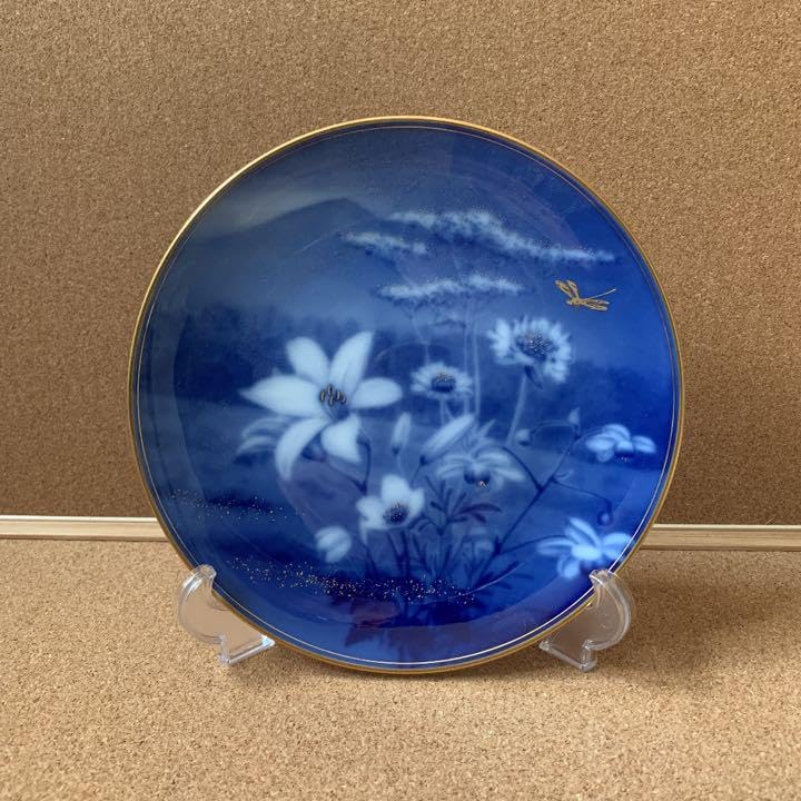 豪華新品！大倉陶園絵皿！皿立て付き　宮中歌会始「人」 豪華新品！大倉陶園絵皿！皿立て付き宮中歌会始「人」