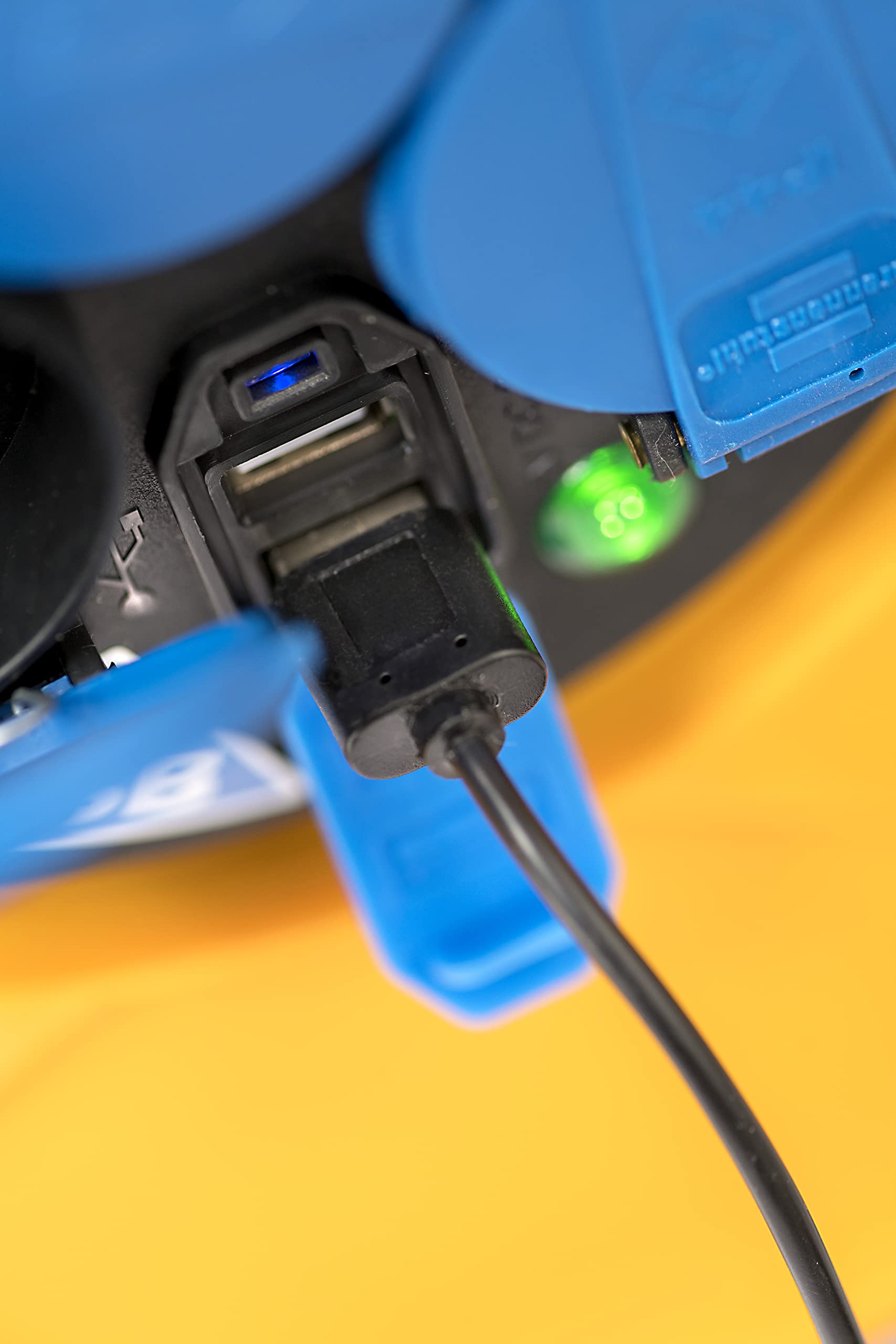 Brennenstuhl Enrollador de cable estándar Pro con USB/Enrollador eléctrico 3 tomas de corriente con tapa y 2 enchufes USB (exterior, 25 m de cable RN-F, fabricado en Francia)