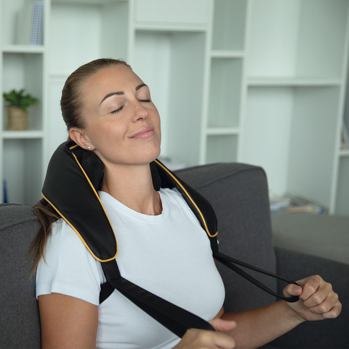 Belena NeckComfort - Das Original aus dem TV - Massagegerät Schulter, Rücken & Nacken - Nackenmassagegerät mit Wärme - Shiatsu-Massag - 6 rotierende Massageköpfe