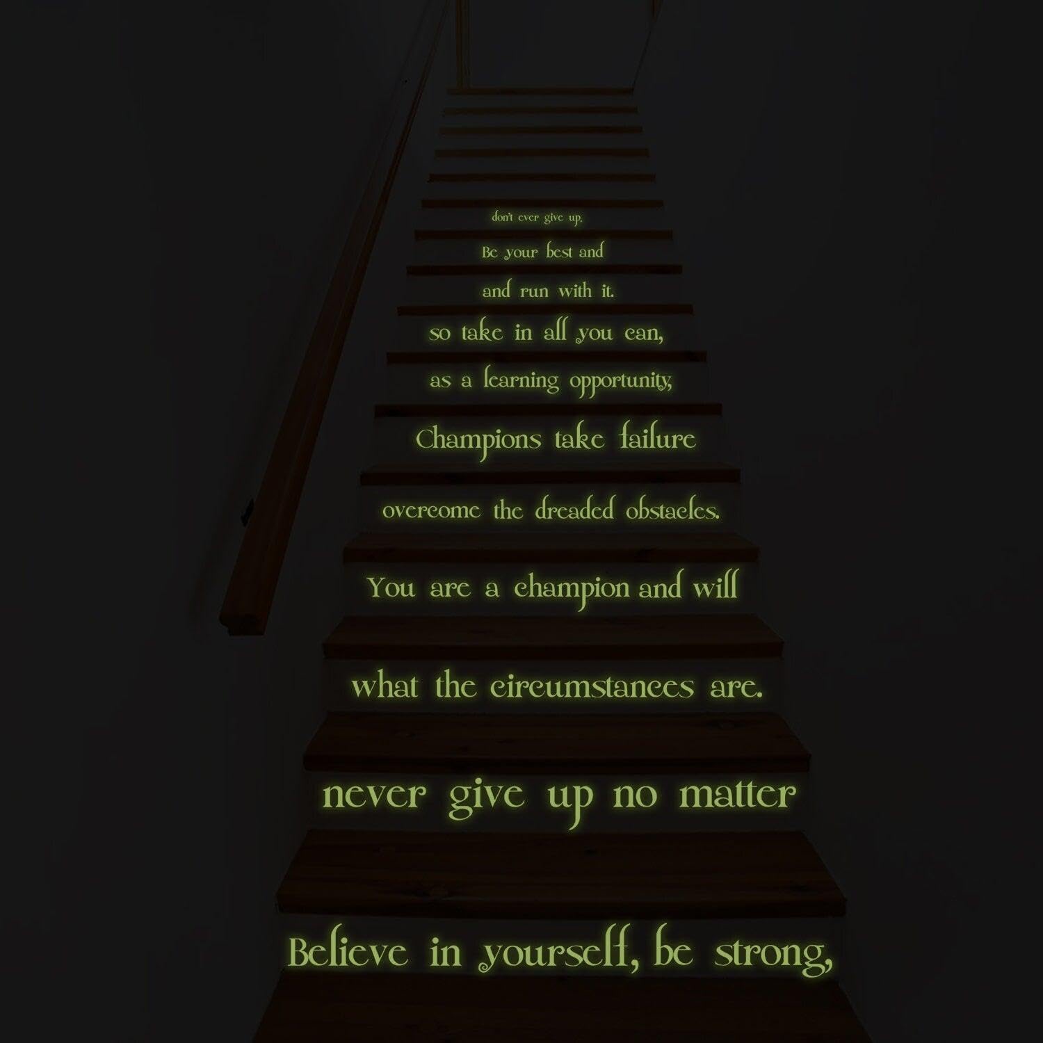 Believe in Yourself Treppe Glow in Dark Vinyl-Aufkleber – Nachtleuchtende Motivation Love Home Zitat Aufkleber 130 x 134 cm