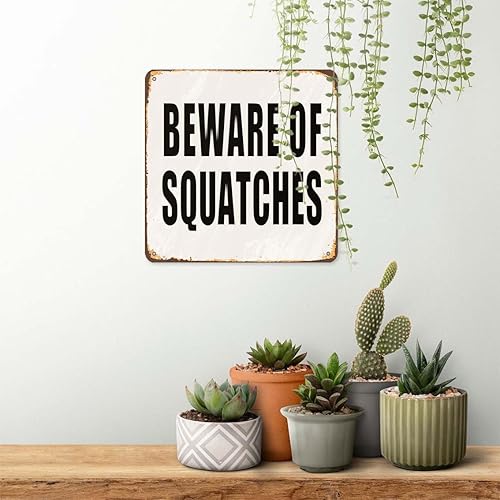 Miniatura 4 de Letrero decorativo de hierro con texto en inglés "Beware Of Squatchs" de 8 x 8 pulgadas con aspecto retro para decoración del hogar, dormitorio,