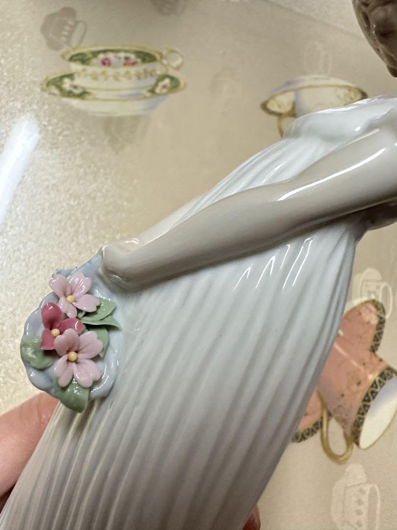 Amazon.co.jp: LLADRO リヤドロ 幼い貴婦人箱付き : ホーム＆キッチン