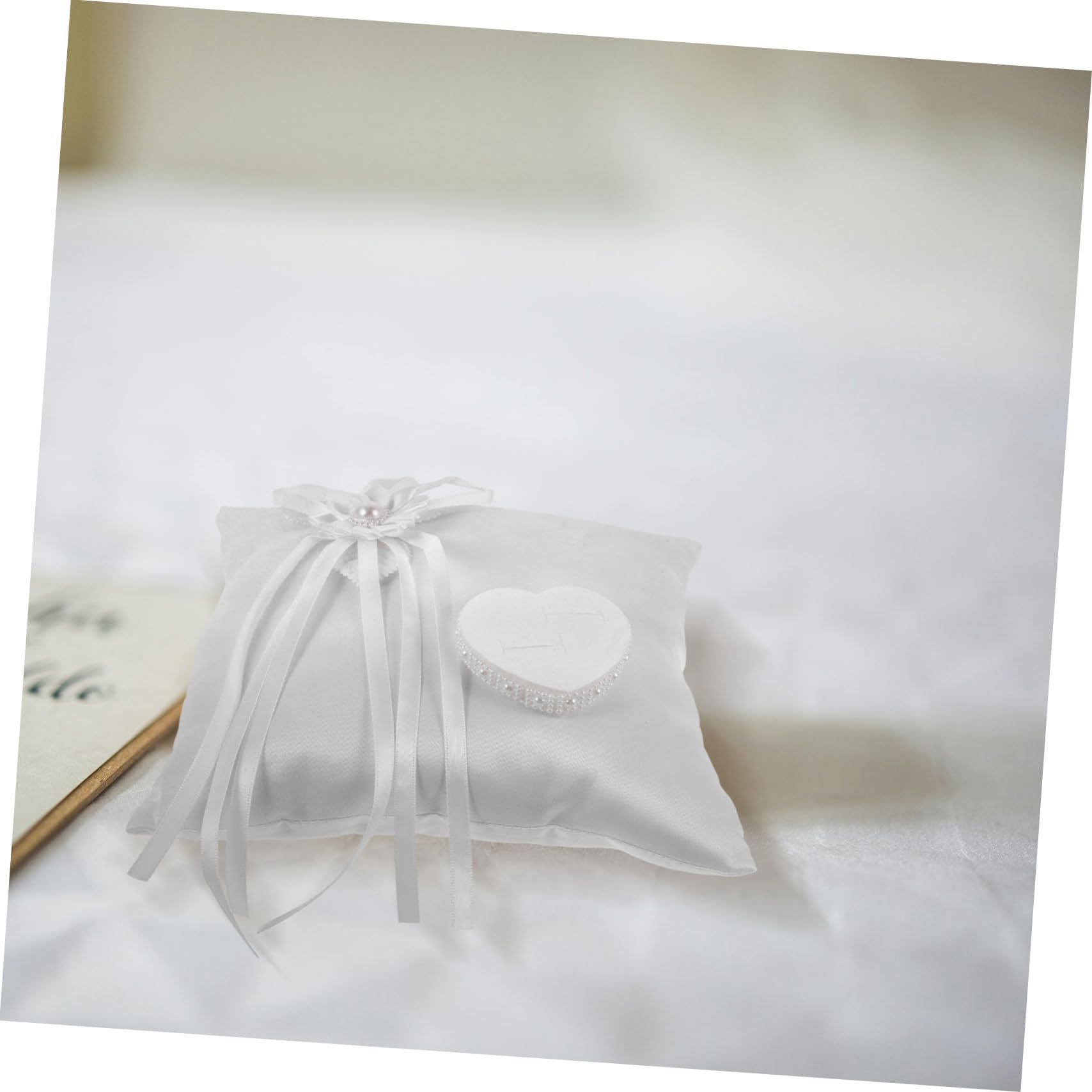 balacoo Hochzeitskissen Ringkissen Hochzeit Weiß Quadratisch 20x20x7 cm | Gewebe, Blumenschleife mit Herz, Wiederverwendbar und Leicht zu Tragen, Schmuckhalter für Brautzubehör