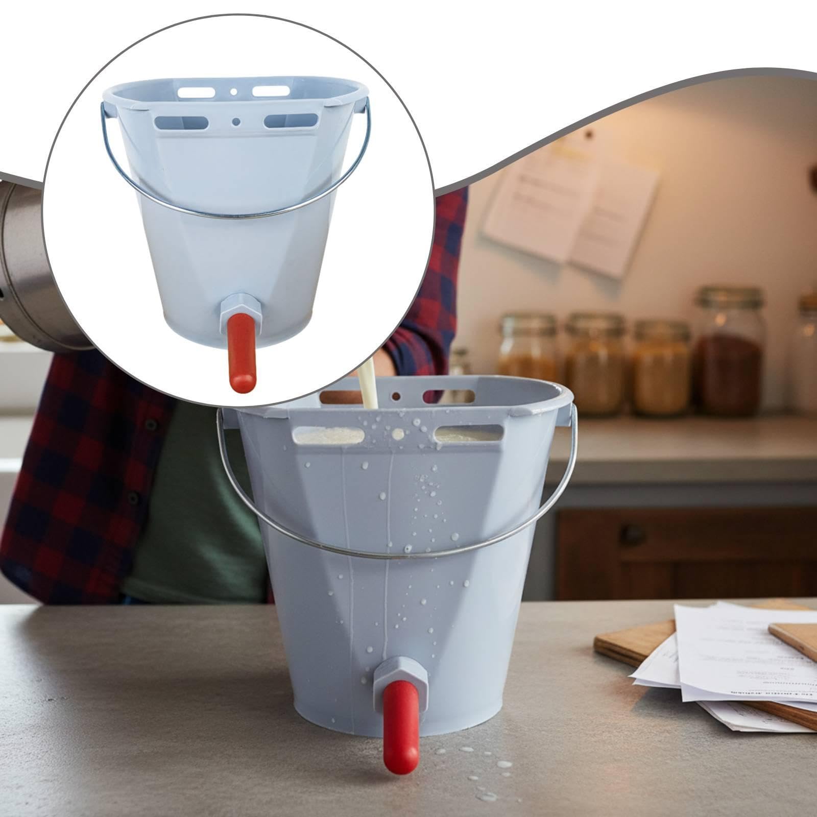Secchio per Vitelli Contenitore 8L Capezzolo Alimentazione Graduato Manico Robusto Pp Resistente Adatto per Vitelli Neonati Stalle Dimensioni, Grigio con 1 Capezzolo
