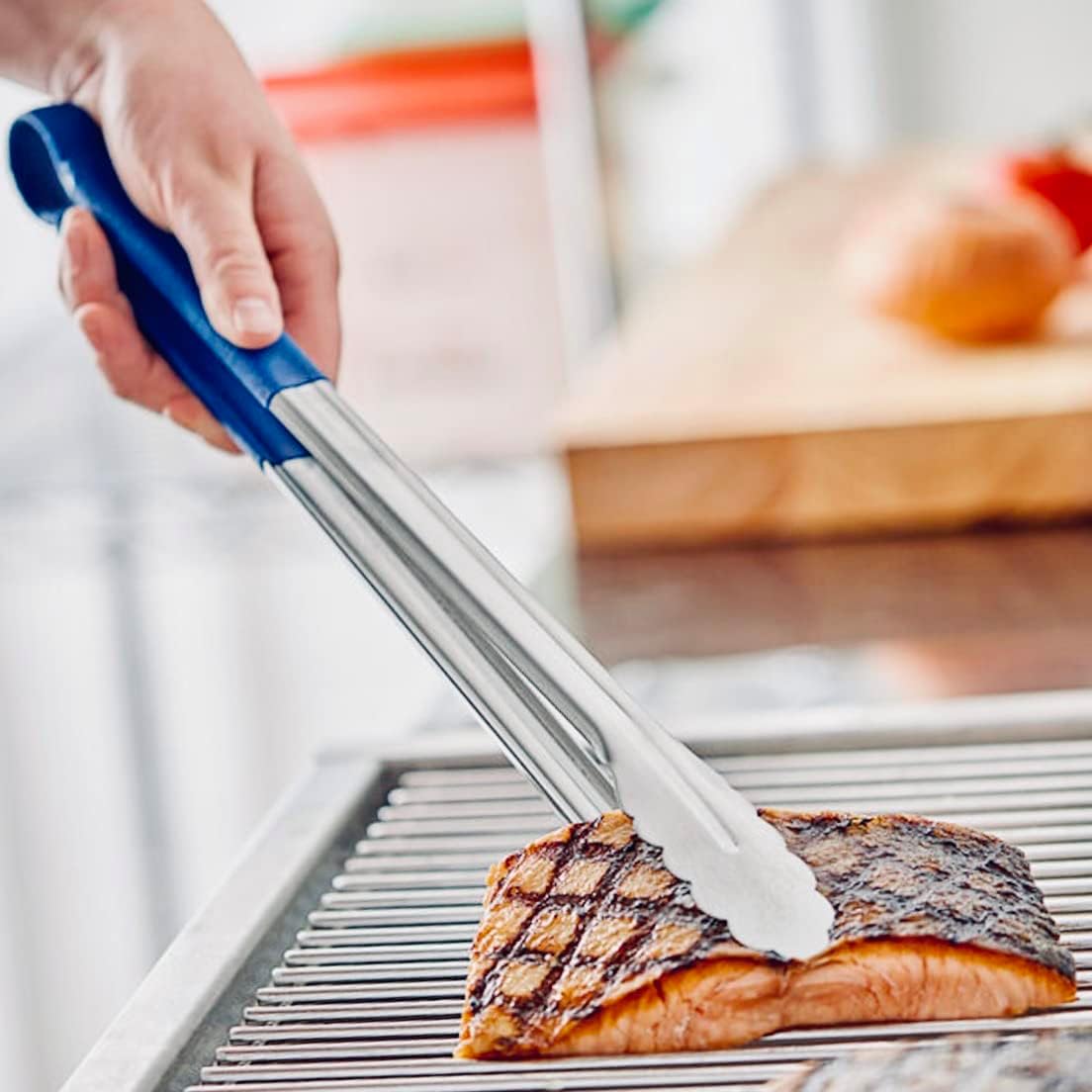 Three Snow 新越ワークス/ピタッと！つまめるトング -ひとつで3役、豆腐もつかめるコンパクトなトング - スタイルストア Tezzorio 16インチ ステンレススチール ユーティリティトング キッチン/サービングトング スカラップグリップエッジ ブルー