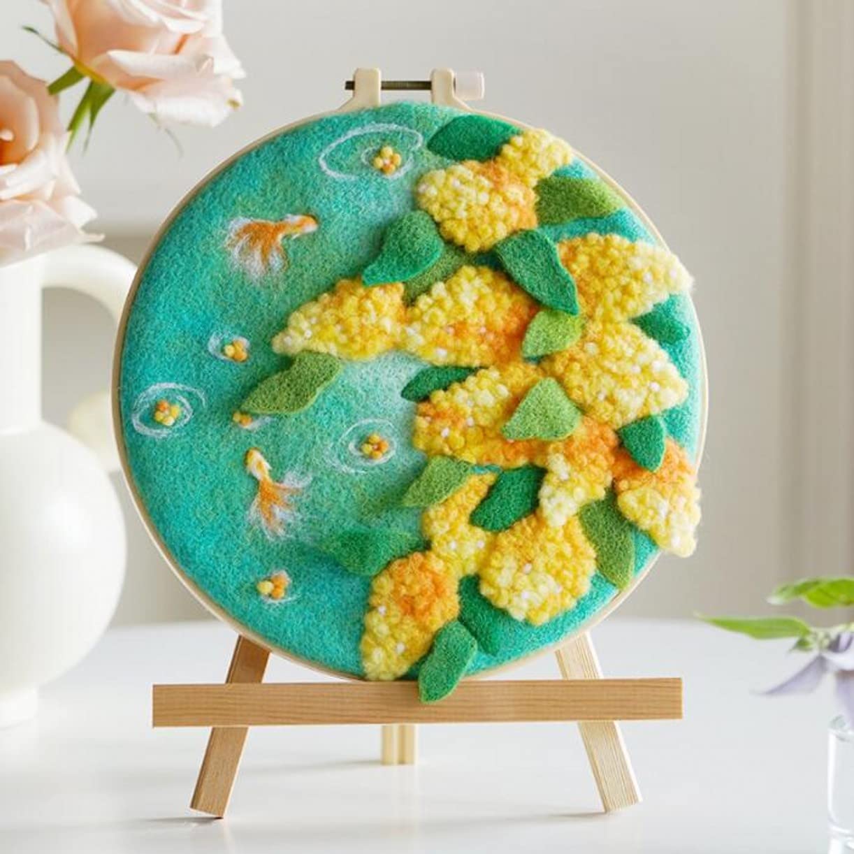 YJIUYUANQ DIY Wool Painting Kits with Frame Modern Creative DIY Wool Needle Felt Painting Flowers Picture for Home Decors,with Triangle Rack,8inch,Qsmanthus Fragrans in Pond