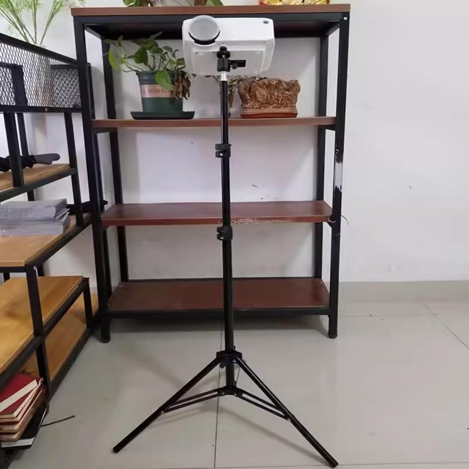 Regulowany stojak na projektor, teleskopowy uchwyt na statyw do użytku domowego, uchwyt podłogowy, zagłówek łóżka lub blat, perforowany trójkątny design 1-44 cm