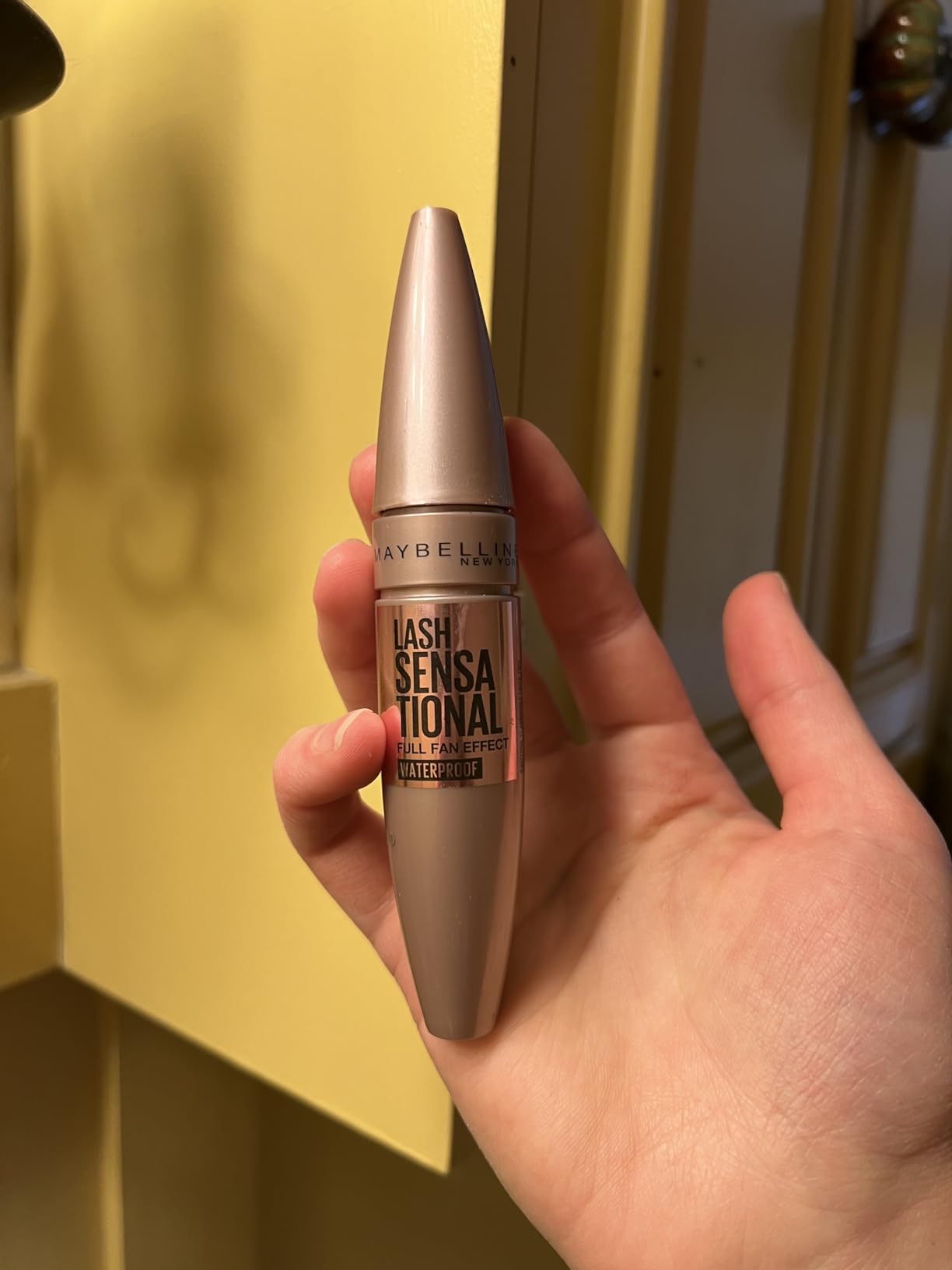 Maybelline New York Maybelline Lash Sensational Waterproof Mascara, Lengthening and Volumizing for a Full Fan Effect,Very Black, 1 Count