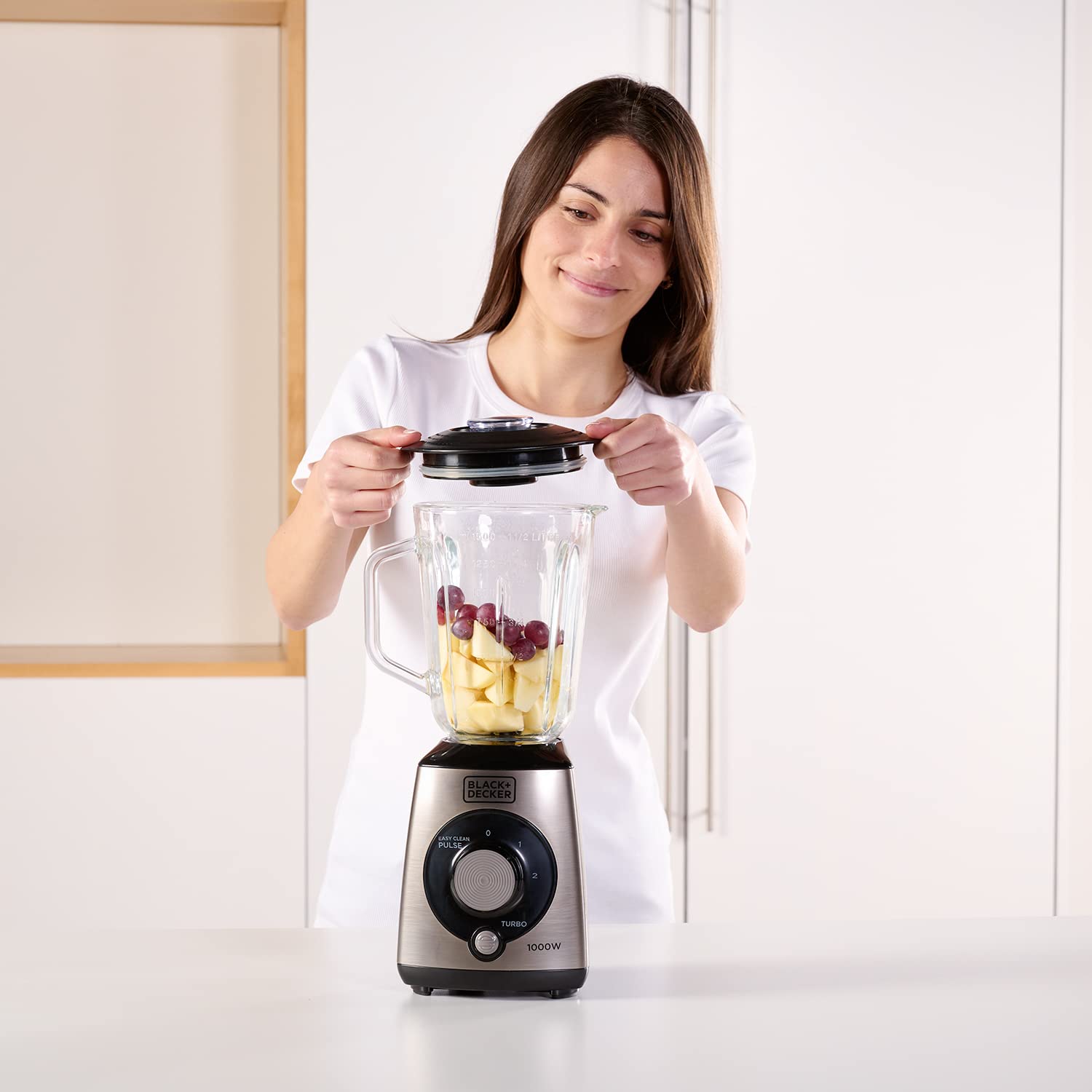 BLACK+DECKER BXJB1000E – Batidora De Vaso 1000W | Jarra Cristal 1.5L | 2 Velocidades + Pulse | 4 Cuchillas Inox | Pica Hielo | Función Turbo | Negro/Gris