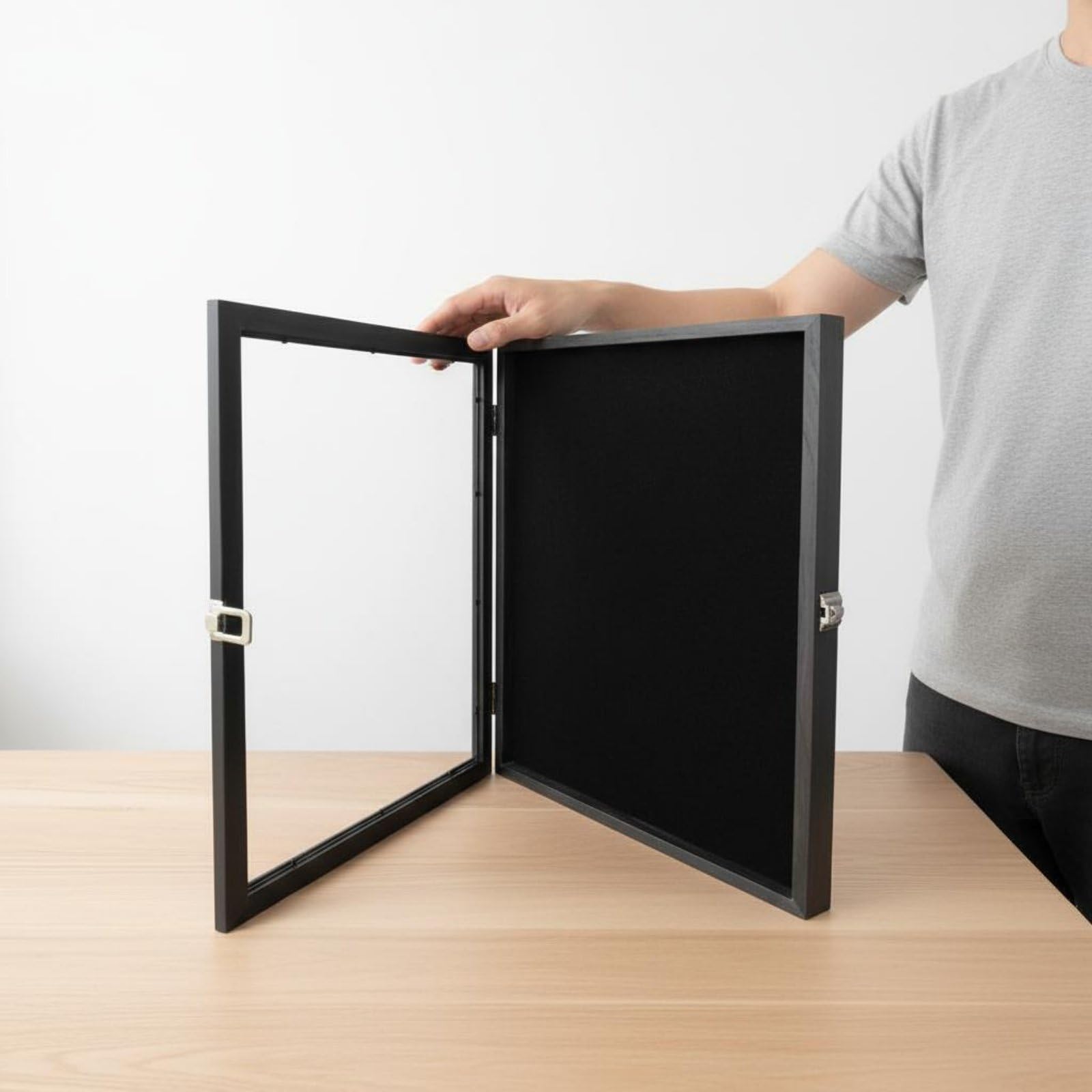 perfk Medallero Vitrina Expositora de Caja de Insignias Coleccionables Frente Transparente Protección Contra Polvo Adecuada para Exhibición Salón Entrada Estantería, Nogal