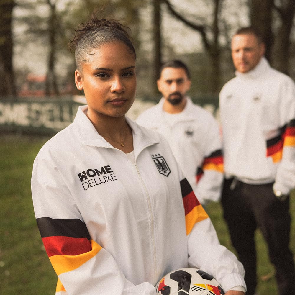 Home Deluxe TEAM DEUTSCHLAND - Trainingsjacke 2026 - Weiß | Nahtlose Retro-Optik Jacke, Fußballjacke