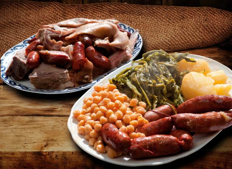Lote Completo de Carnes para Cocido Gallego, 7kg, Incluye Costilla, Cabeza de Cerdo, Chorizos, Lacón, Ternera Gallega, Grelos, Pollo, Panceta, Rabos de Cerdo