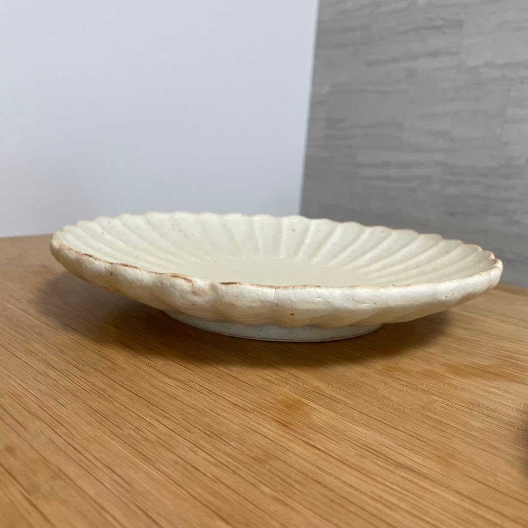 Amazon.co.jp: 青柳憲儀輪花皿 白釉 作家のうつわ 大皿料理に◎ 23cm