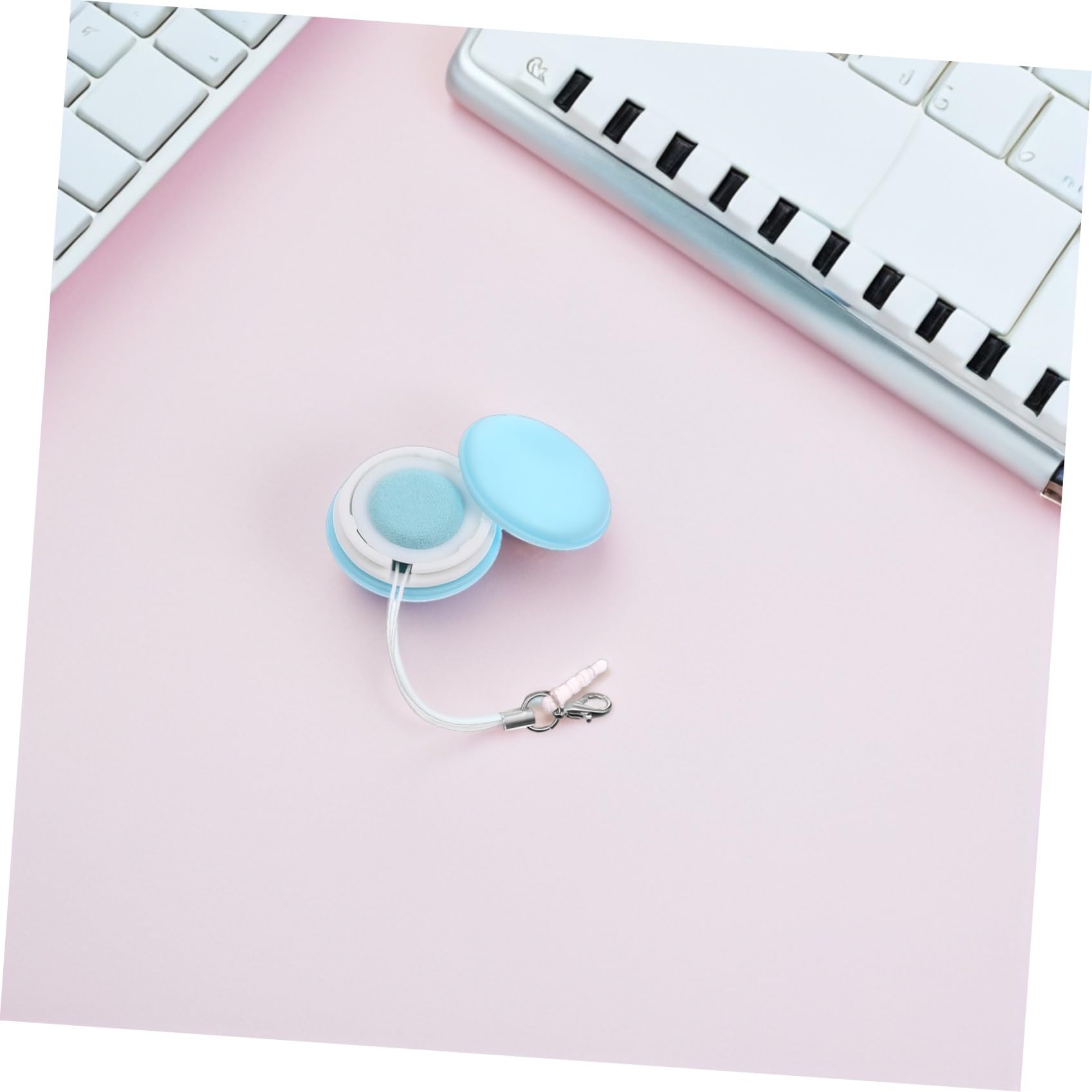 Lingettes Nettoyantes D'écran Macaron 4 Pcs pour Téléphone Portable et Lunettes, Tissu Microfibre et Éponge, Compacte Portable pour Nettoyage D'écrans Mobiles et Couleur Aléatoire